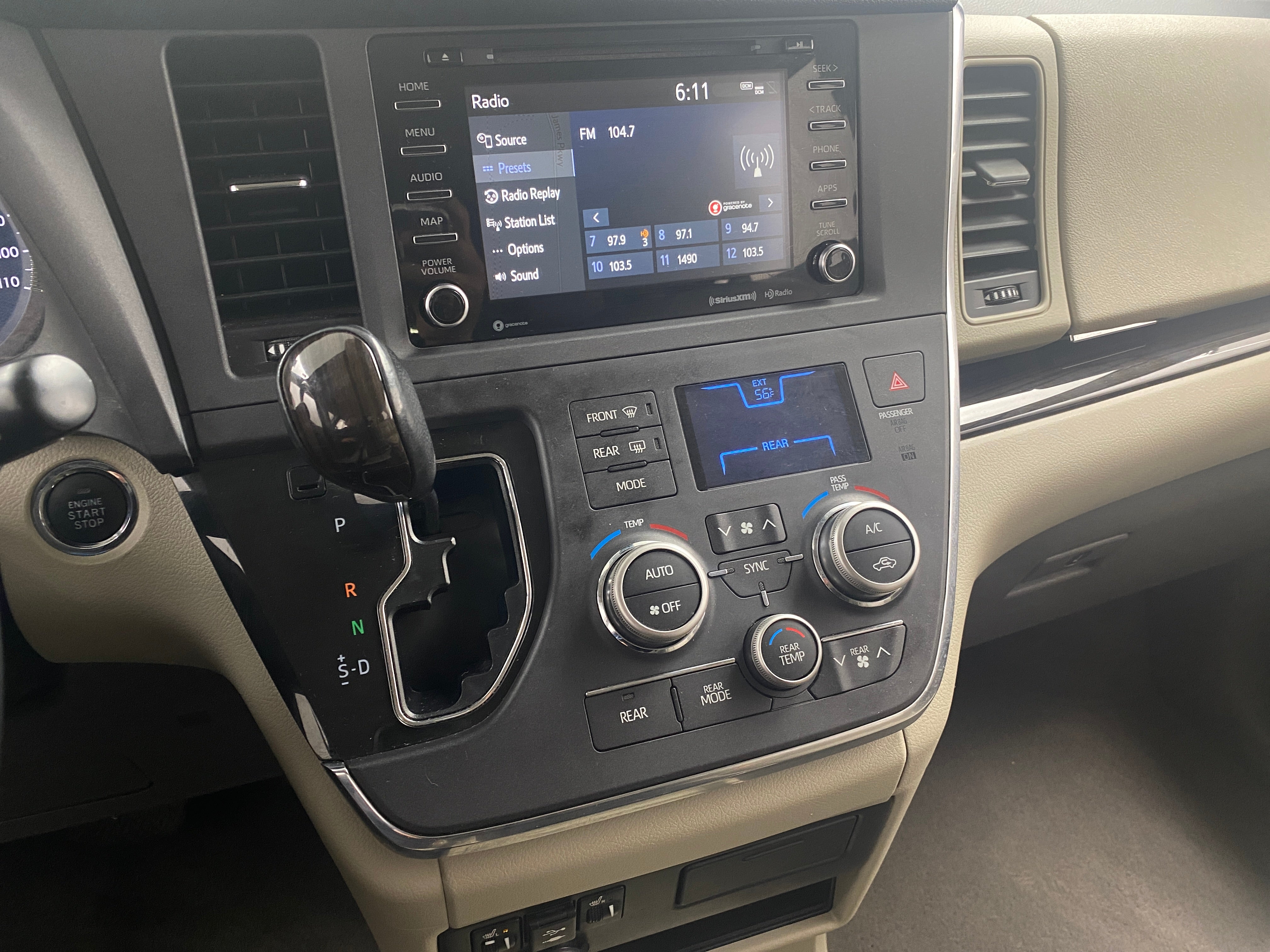 2019 Toyota Sienna XLE 3