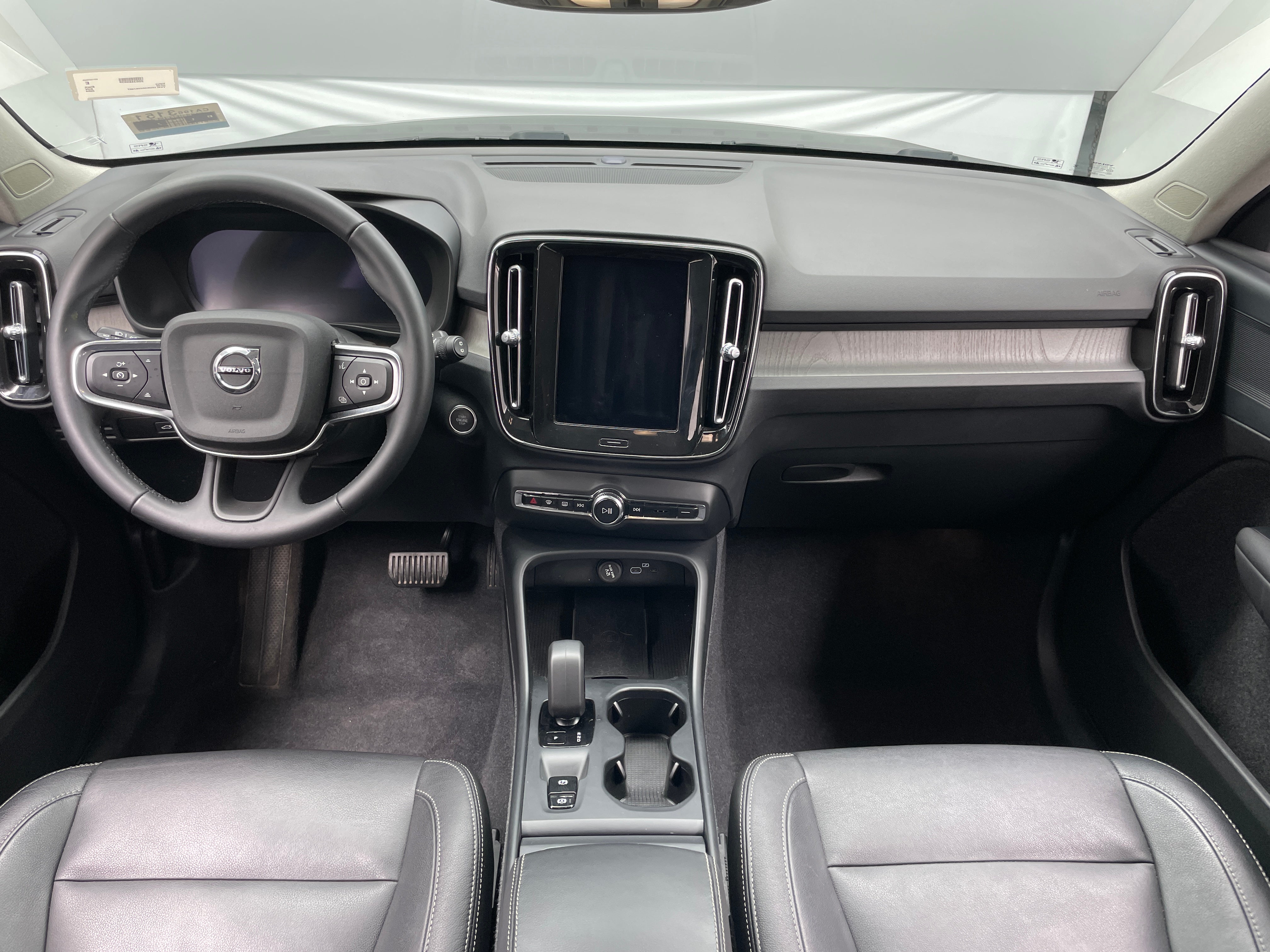 2024 Volvo XC40 B5 Core 3