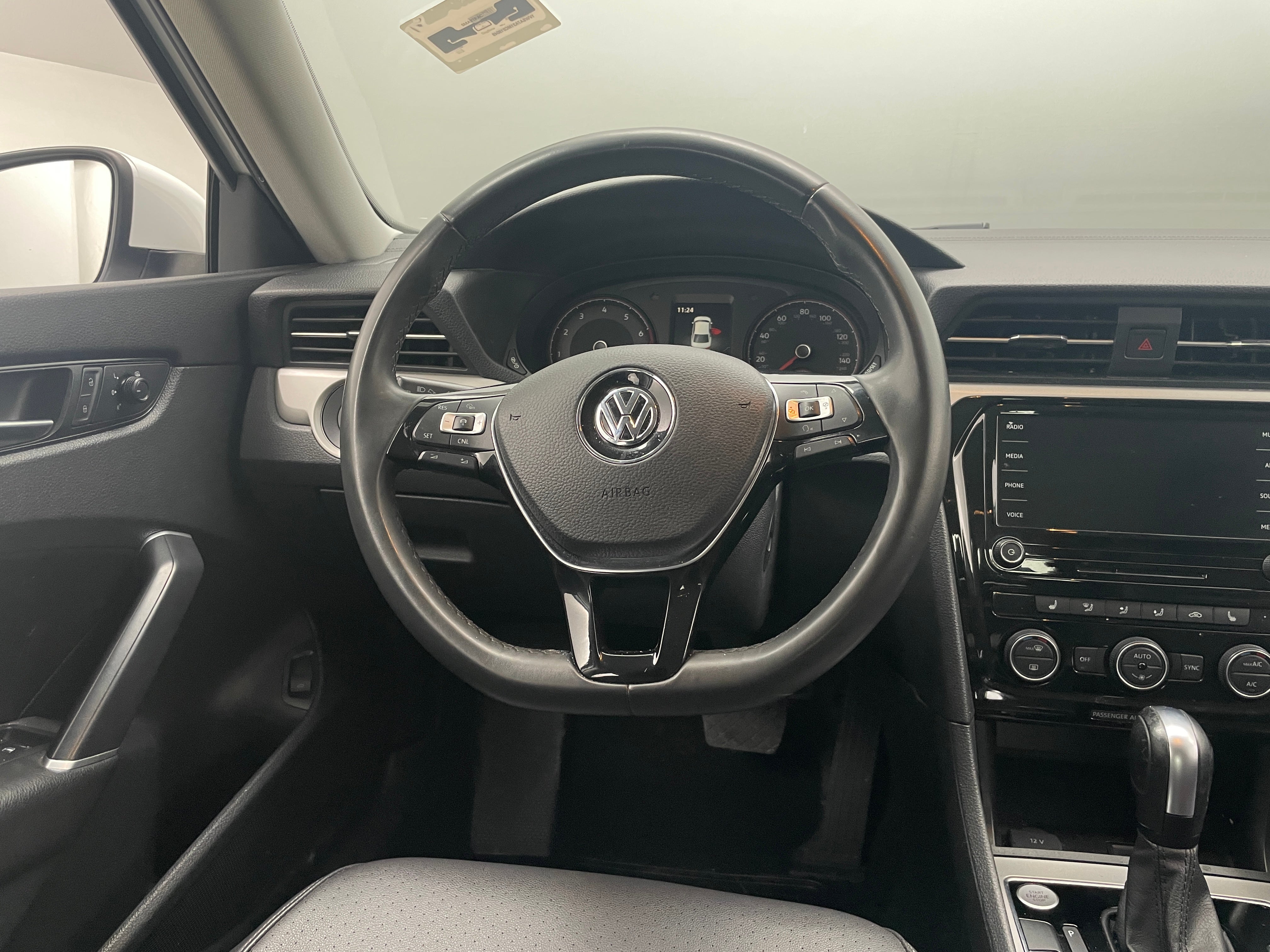 2021 Volkswagen Passat SE 4