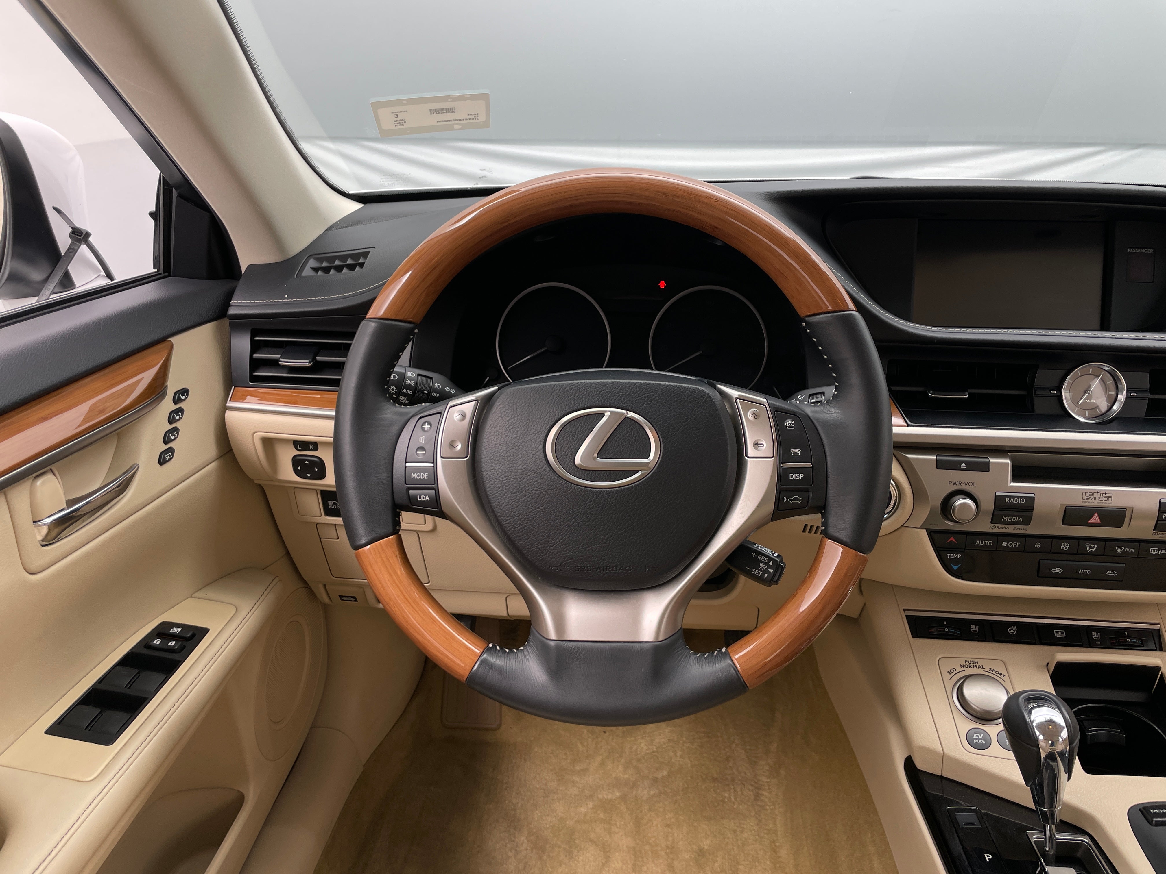 2014 Lexus ES Hybrid 300h 5