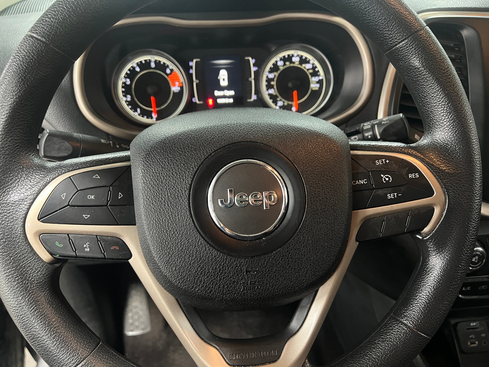 Thumbnail: 2018 Jeep Cherokee - 5