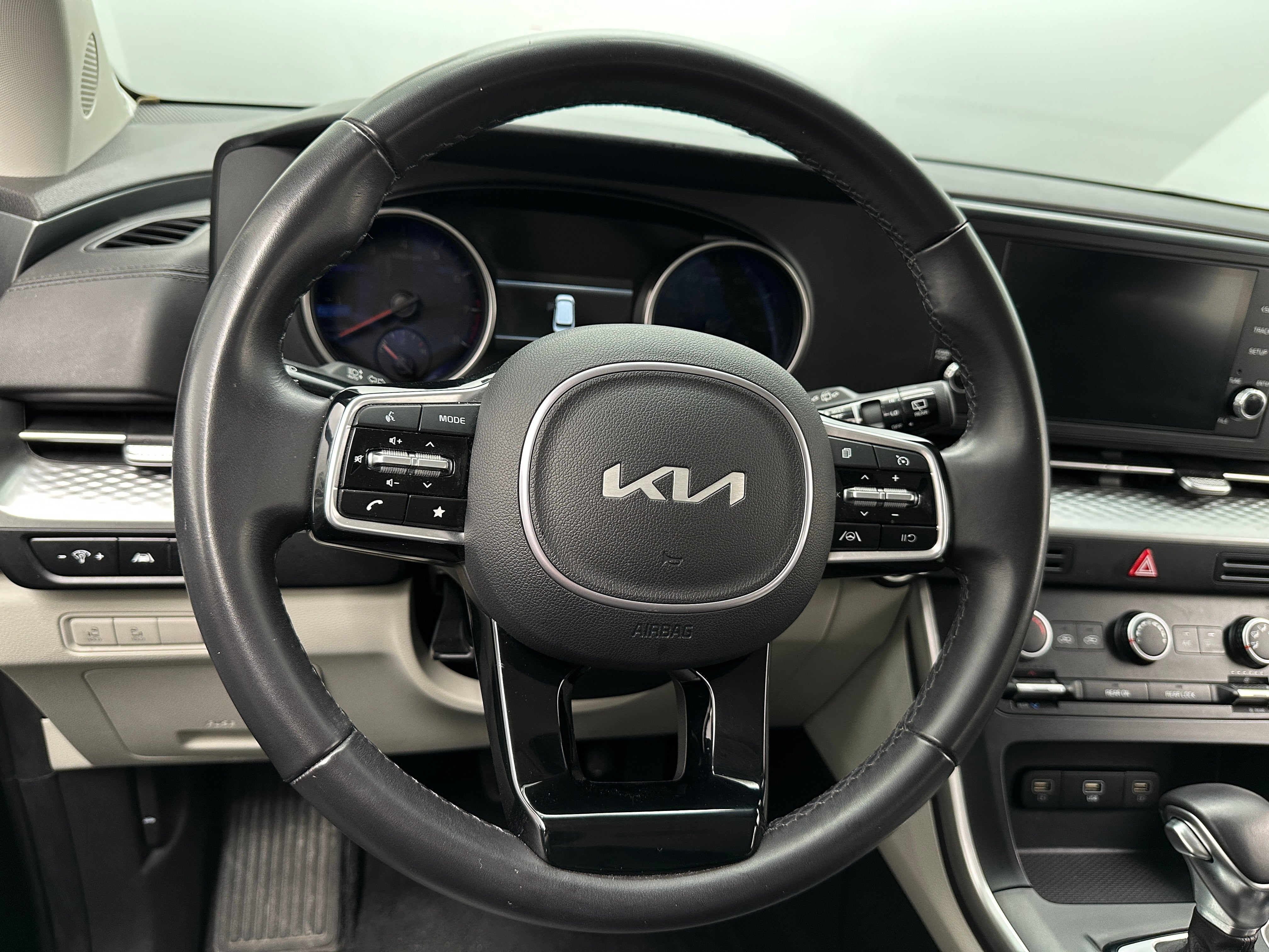 2023 Kia Carnival LX 4