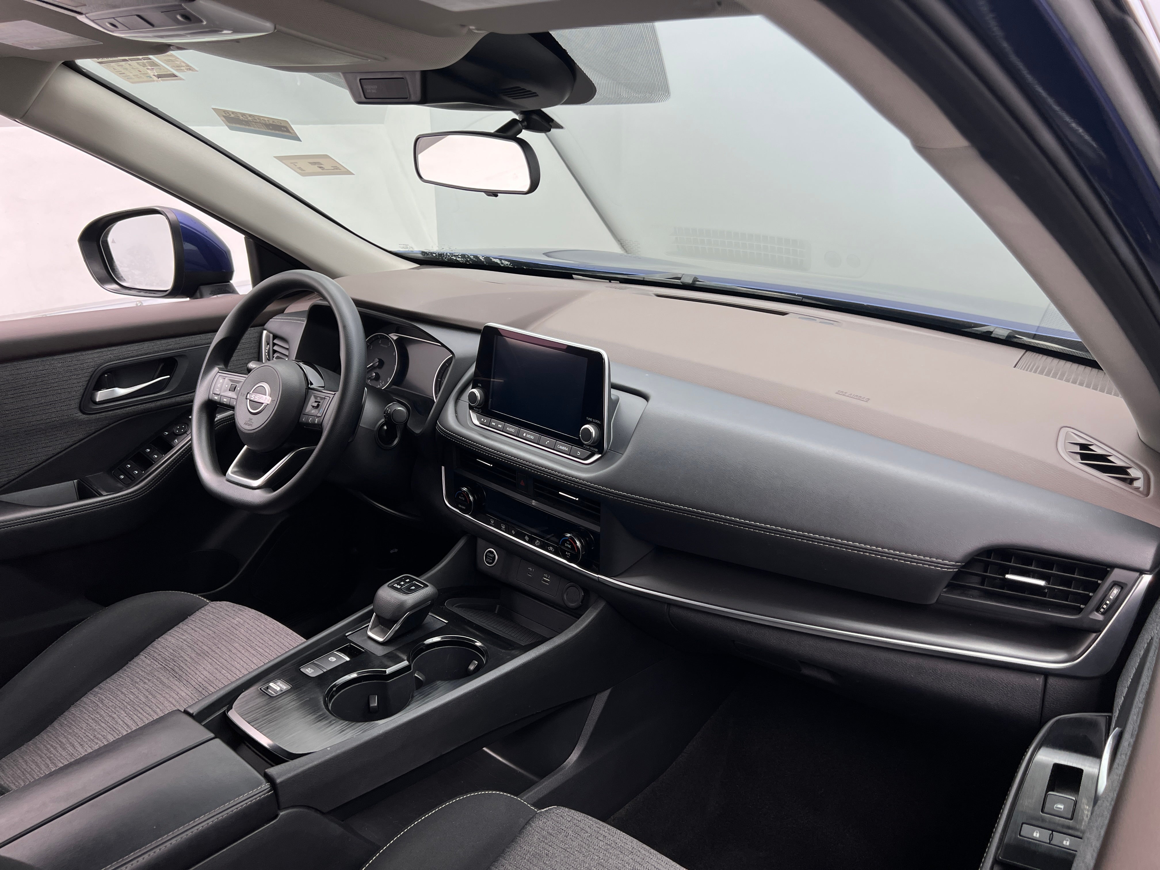 2023 Nissan Rogue SV 3