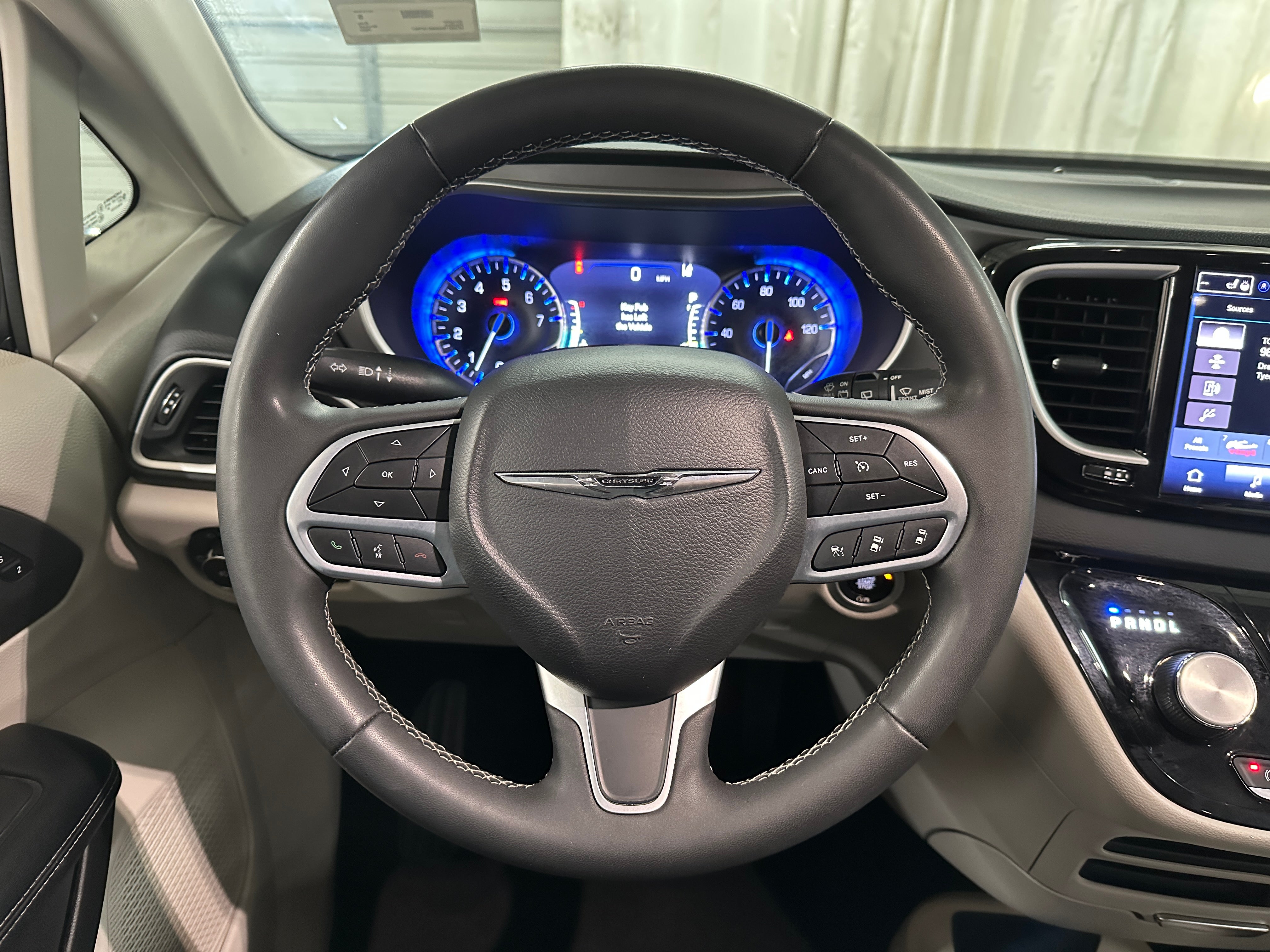 2022 Chrysler Pacifica Touring L 4