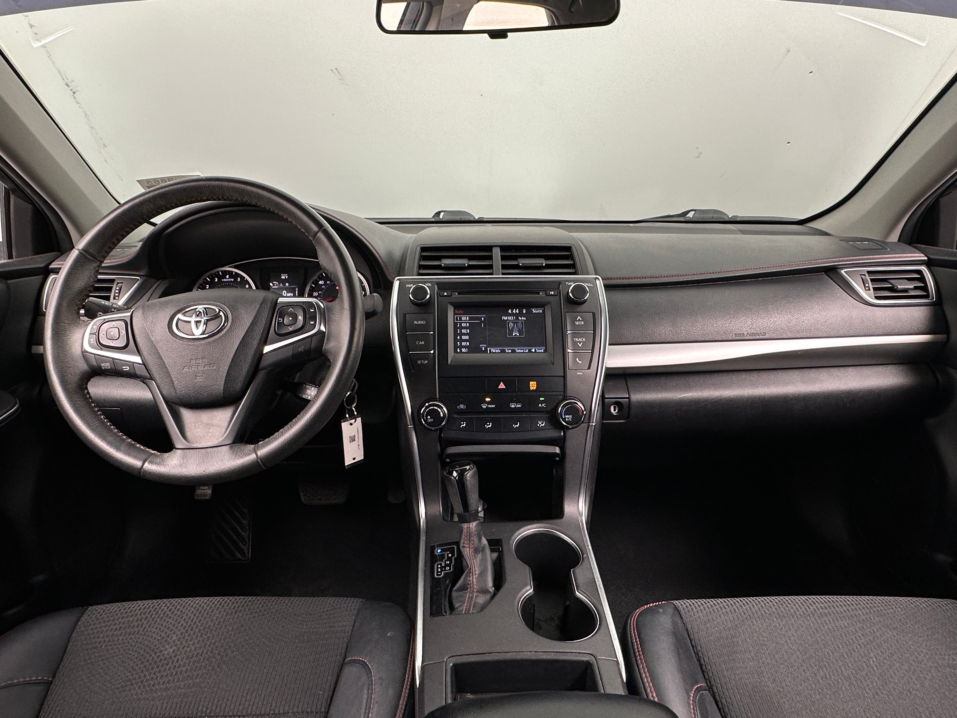 2017 Toyota Camry SE 3