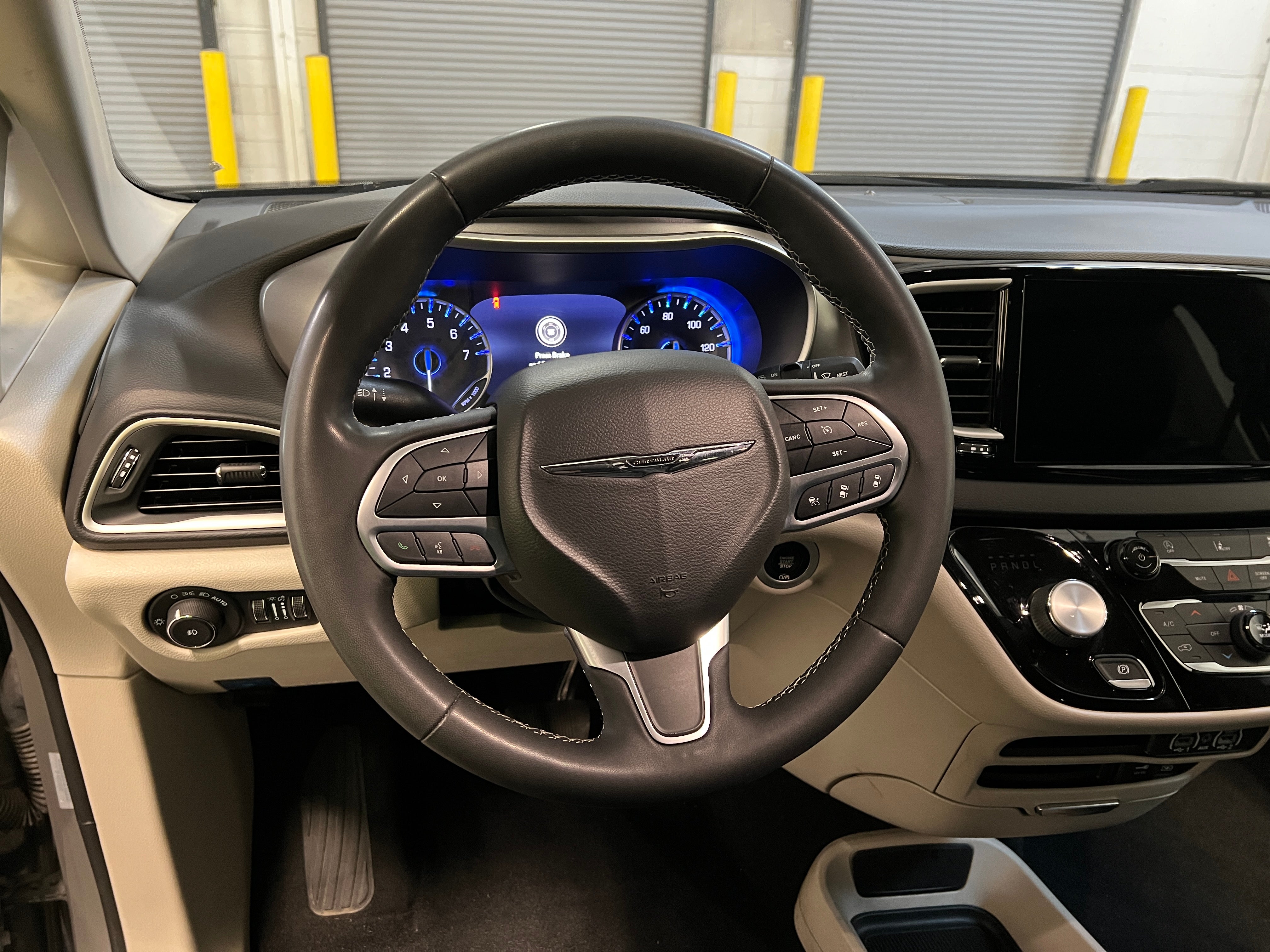 2022 Chrysler Pacifica Touring L 4