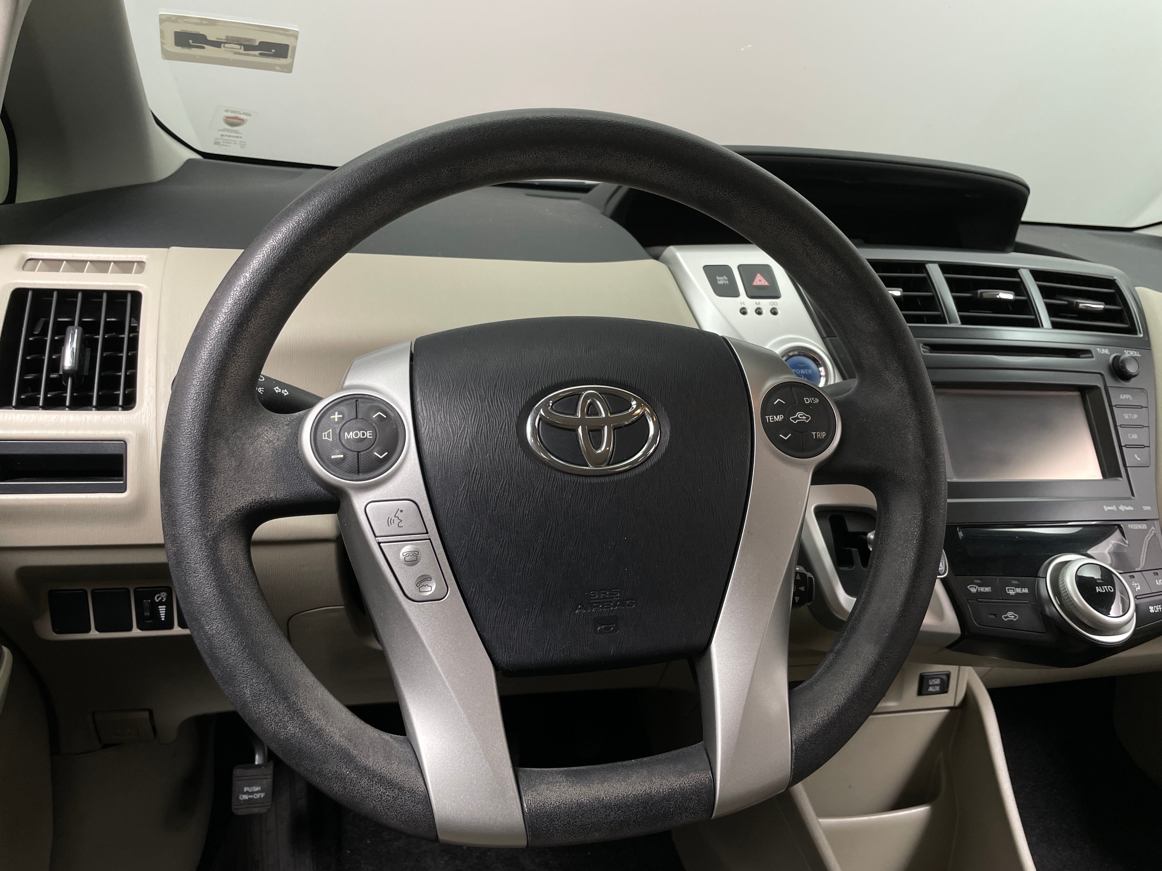 2014 Toyota Prius v Three 4