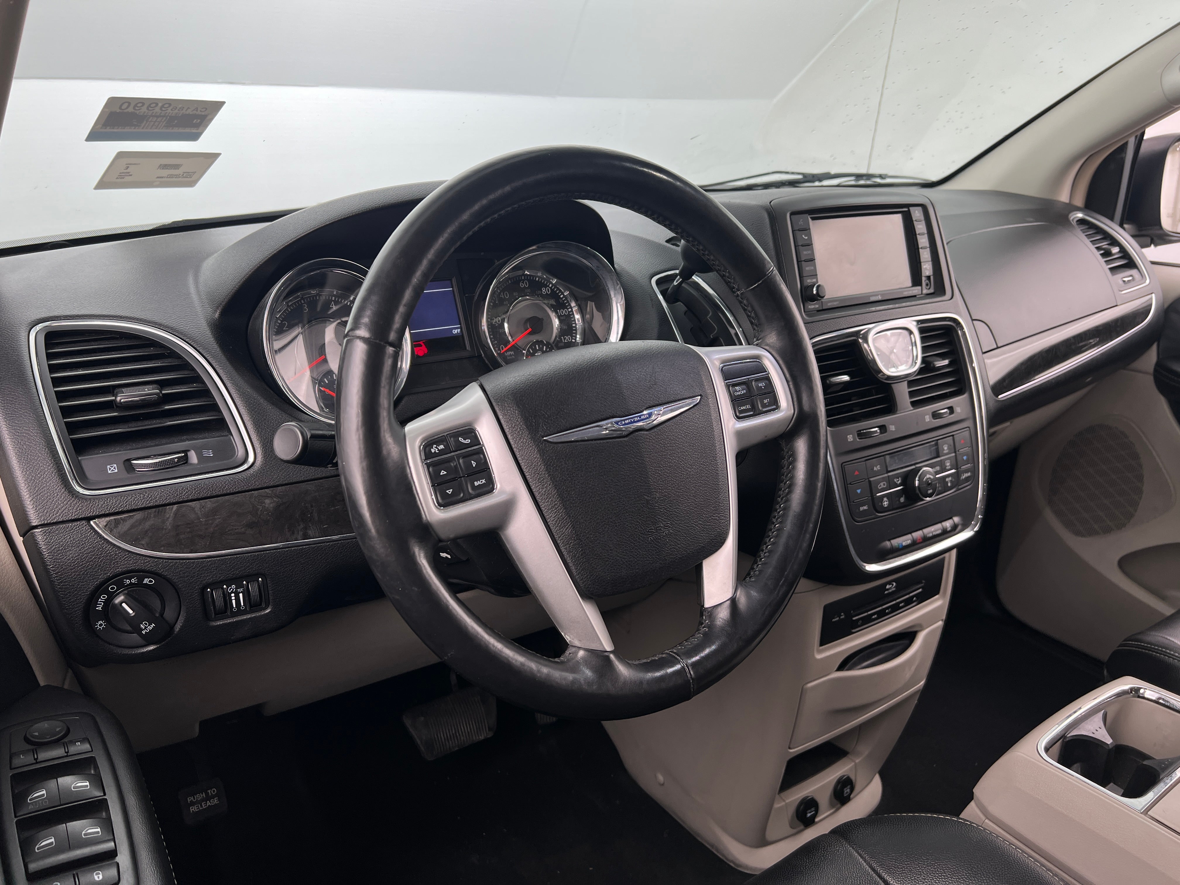 2014 Chrysler Town & Country Touring 2