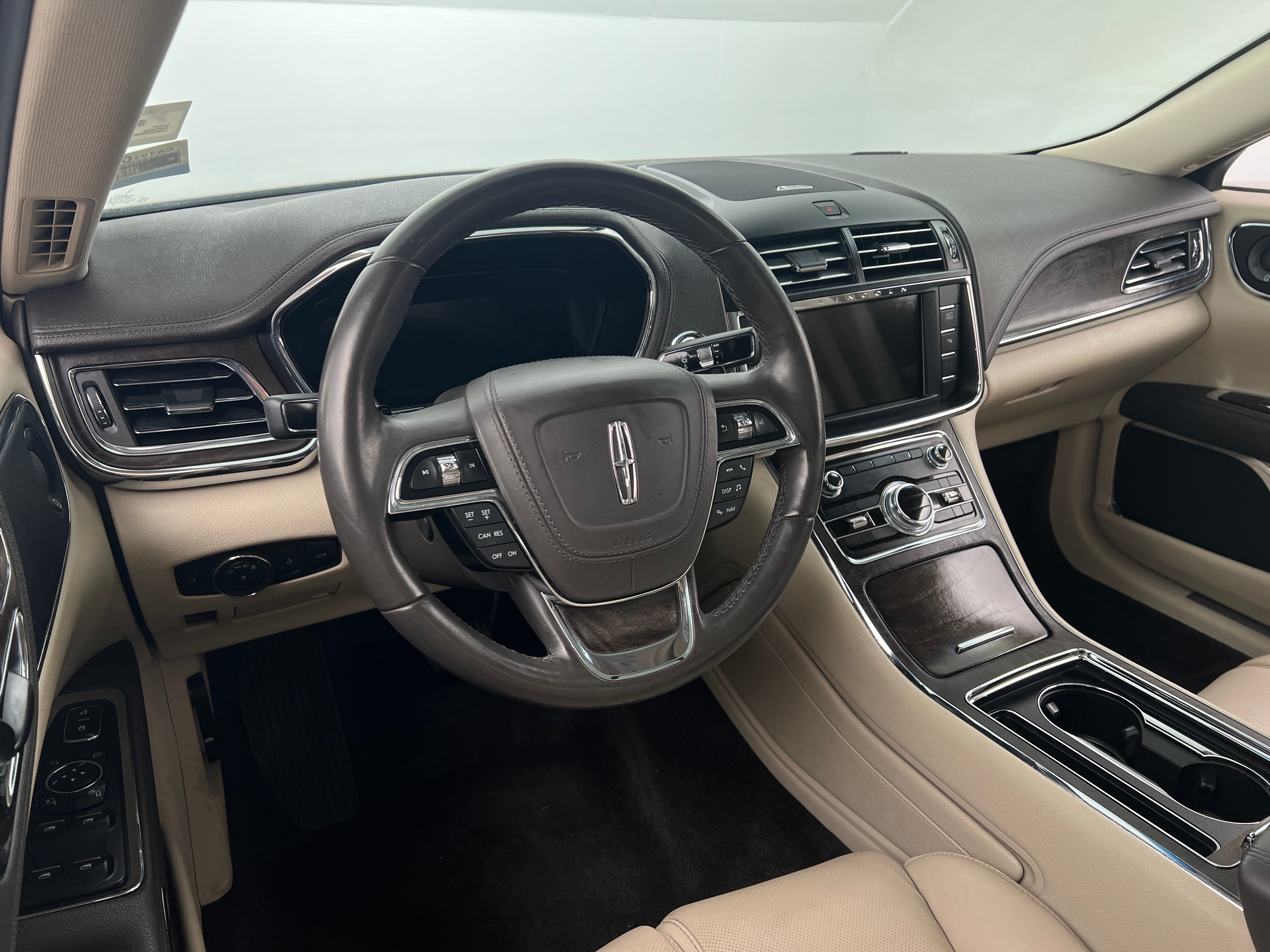 2017 Lincoln Continental Select 2