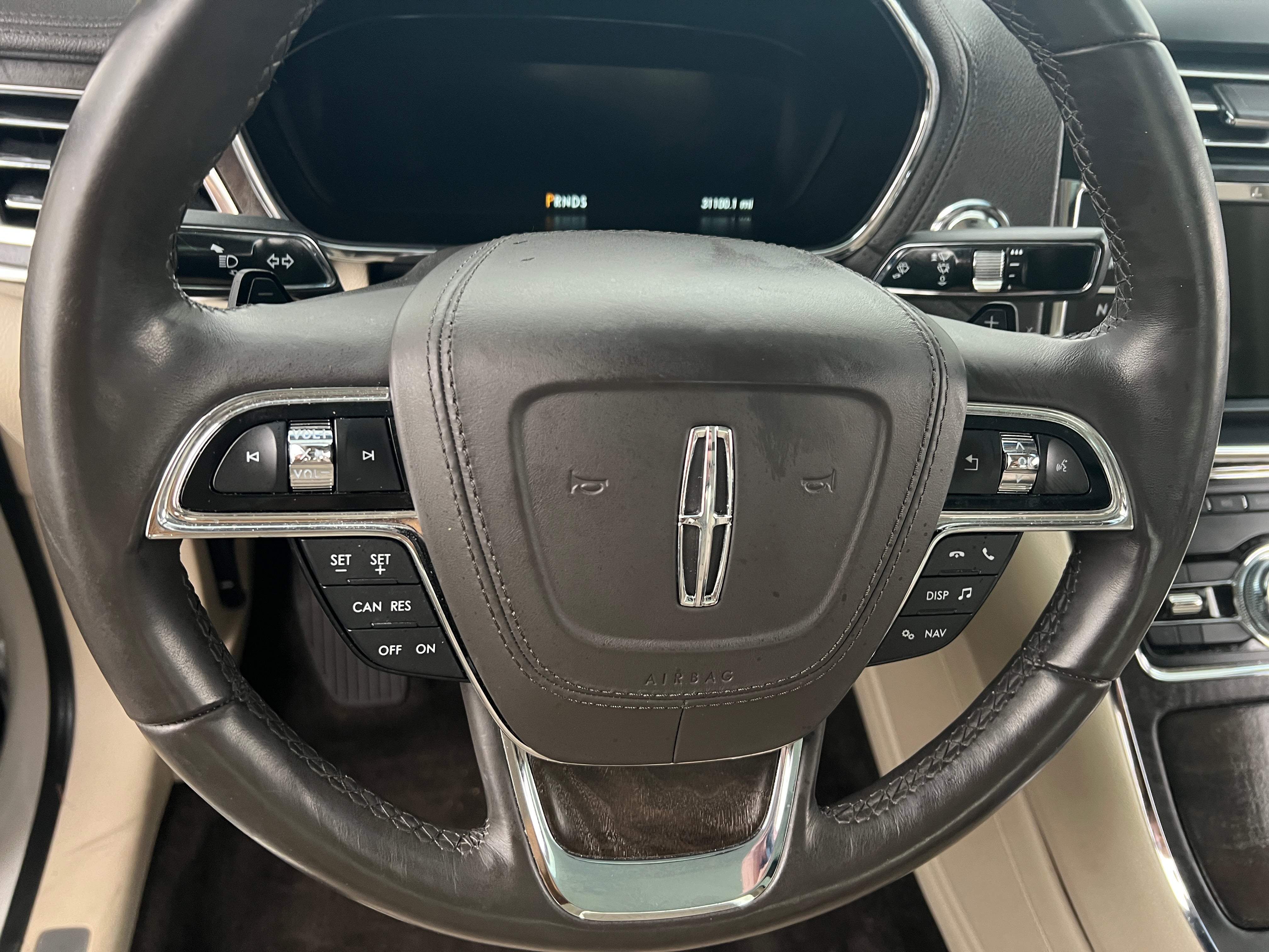 2017 Lincoln Continental Select 4