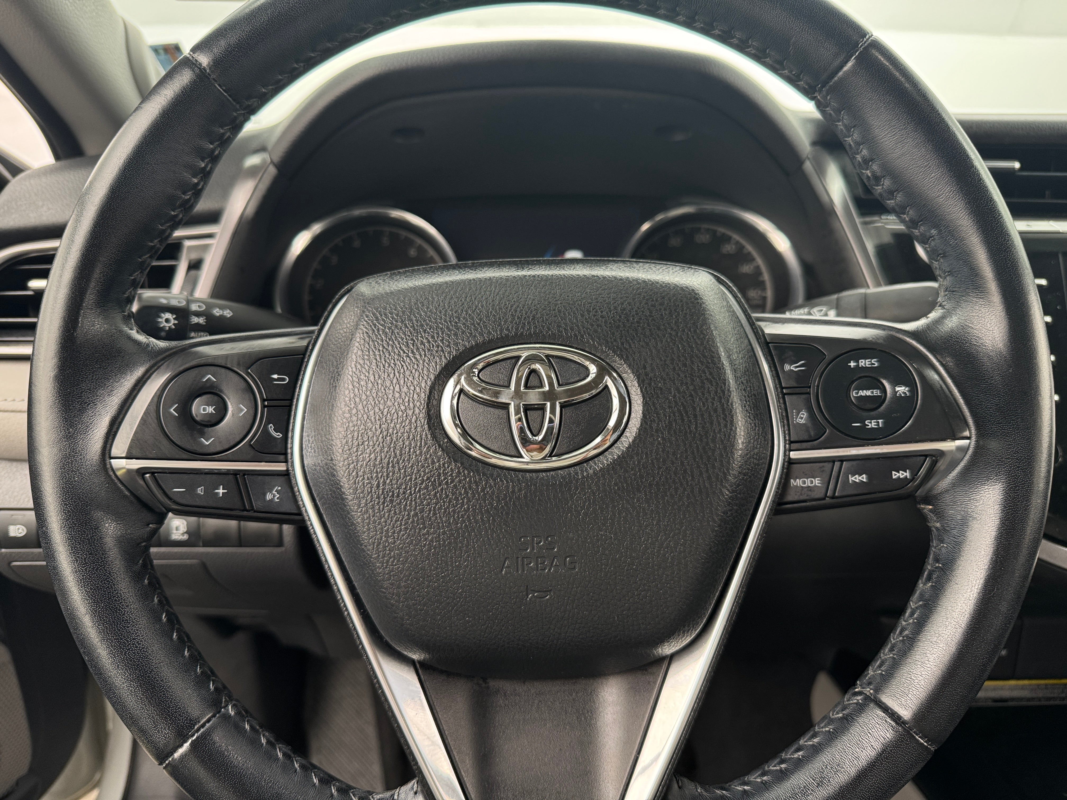 2019 Toyota Camry XLE 4