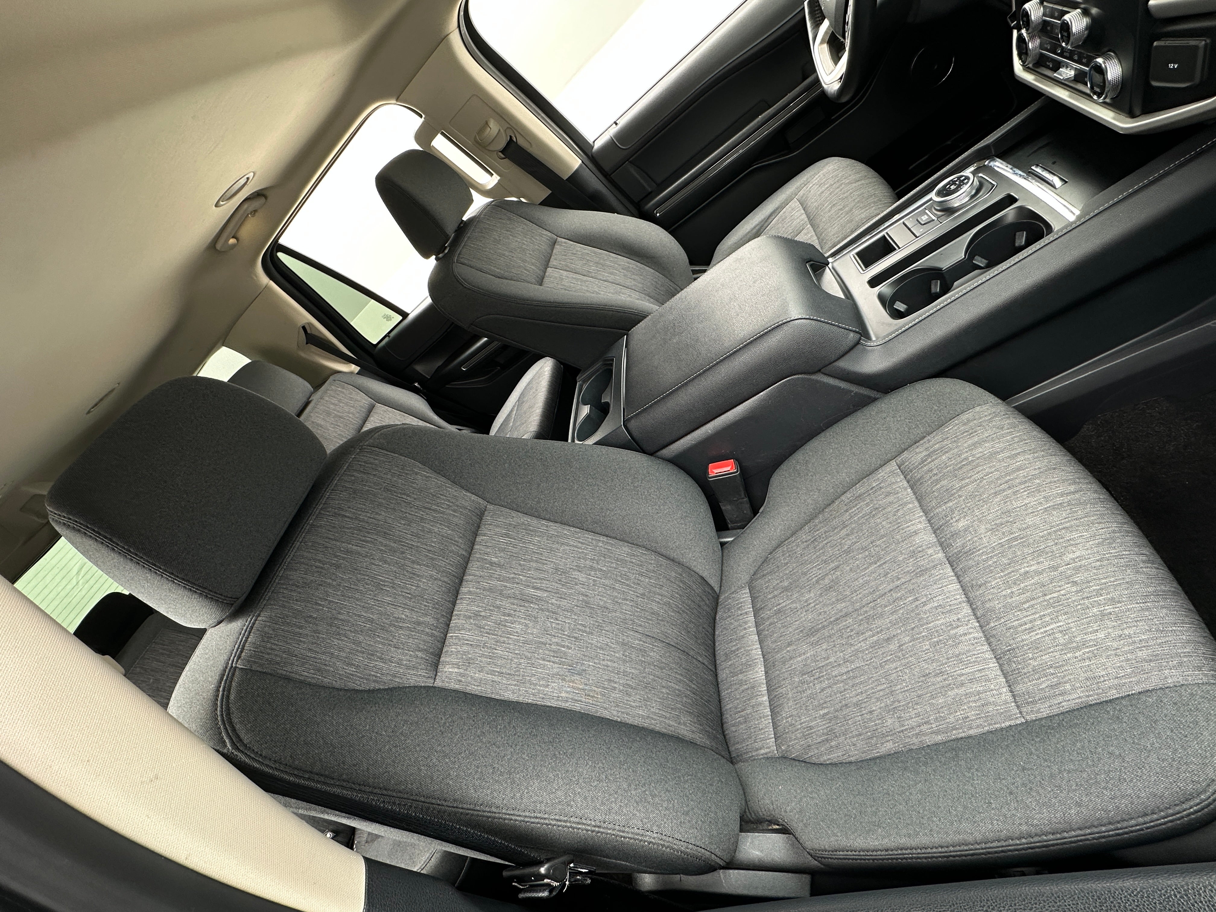 2022 Ford Expedition XLT 2