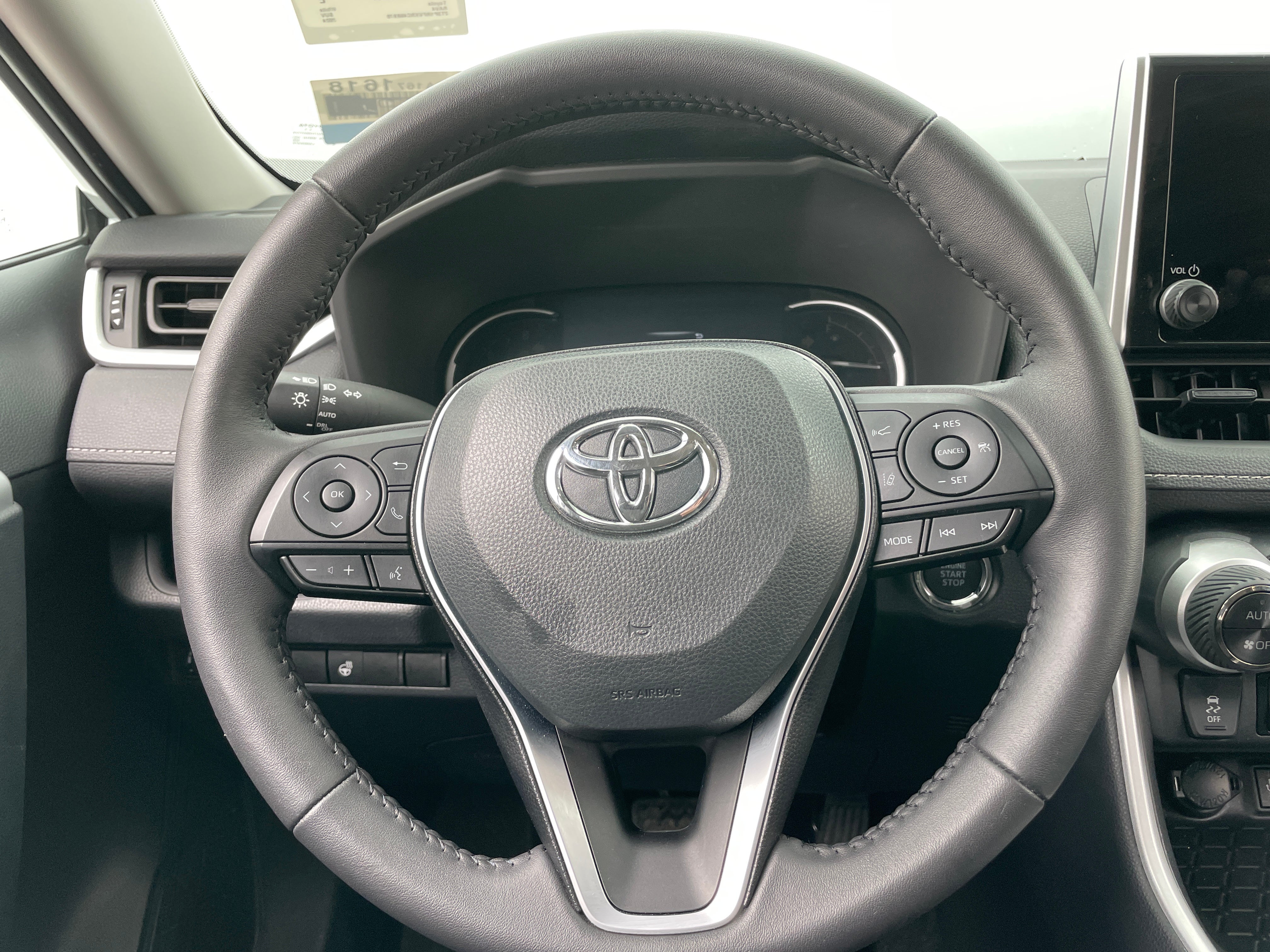 2024 Toyota RAV4 XLE 5