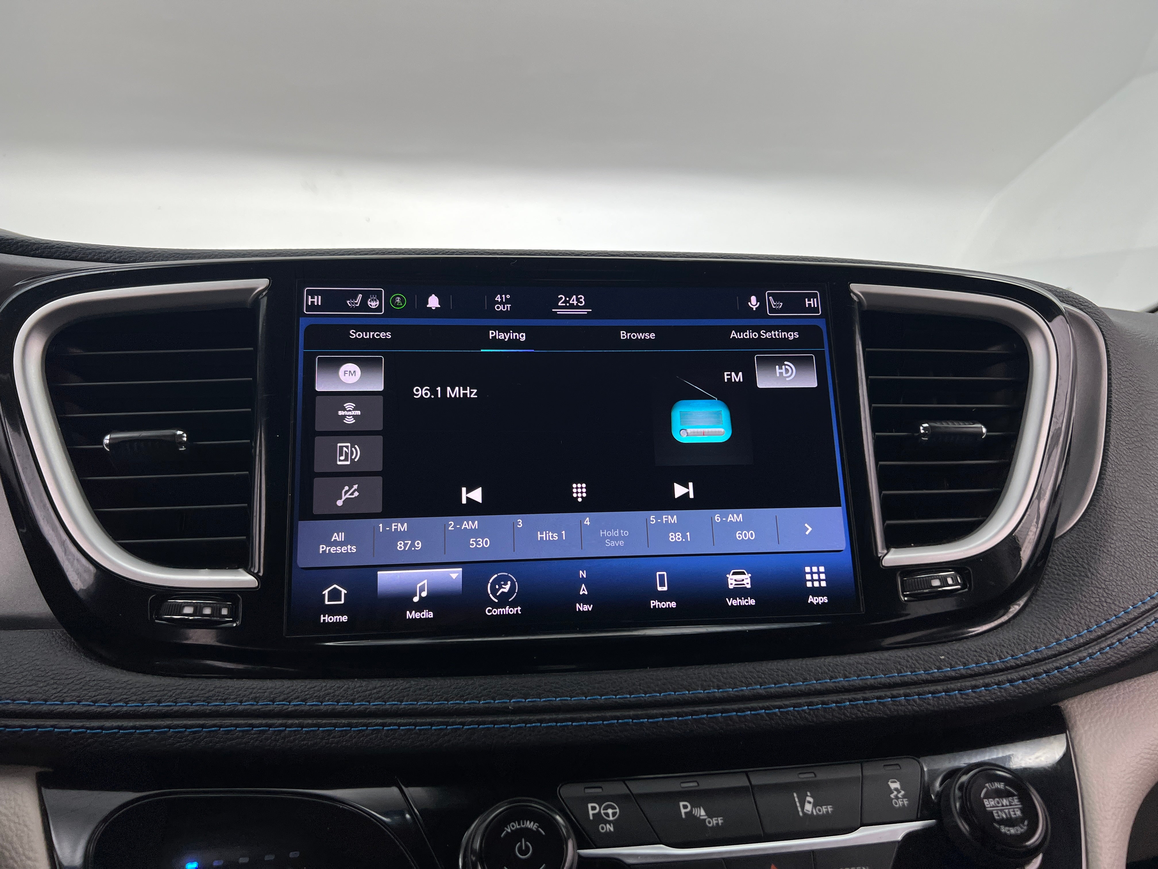 2021 Chrysler Pacifica Hybrid Touring L 4