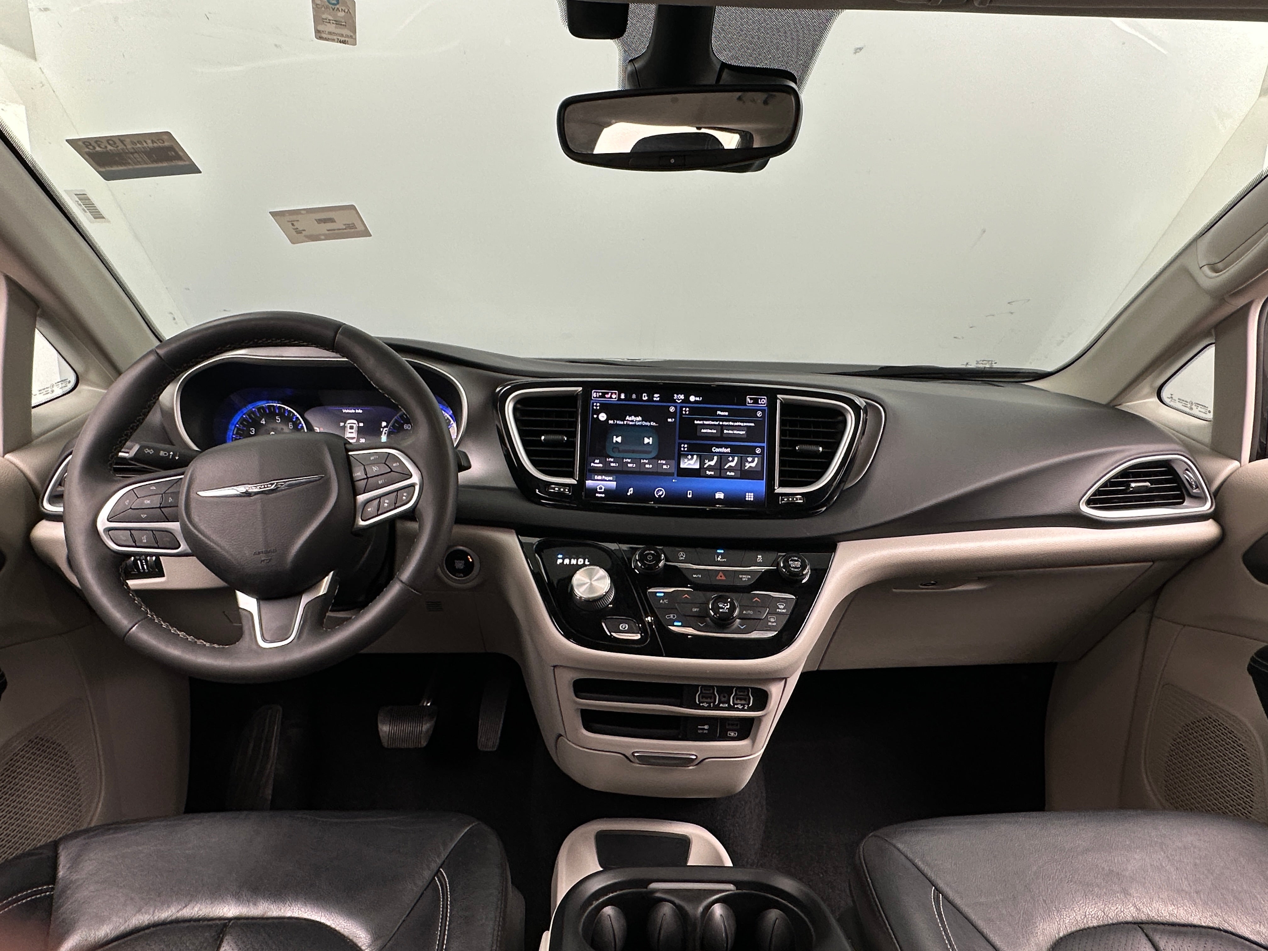 2022 Chrysler Pacifica Touring L 2