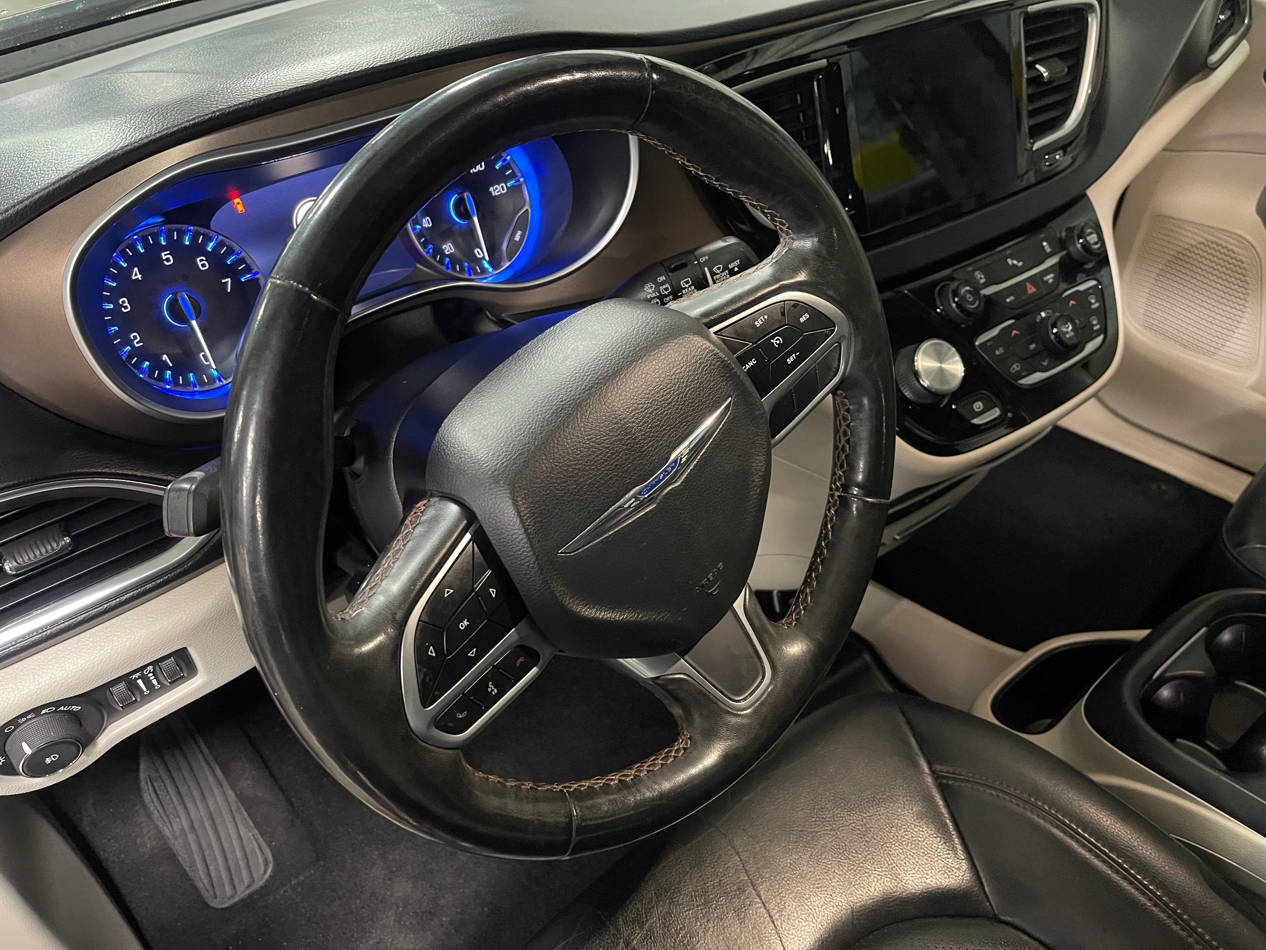 2019 Chrysler Pacifica  5