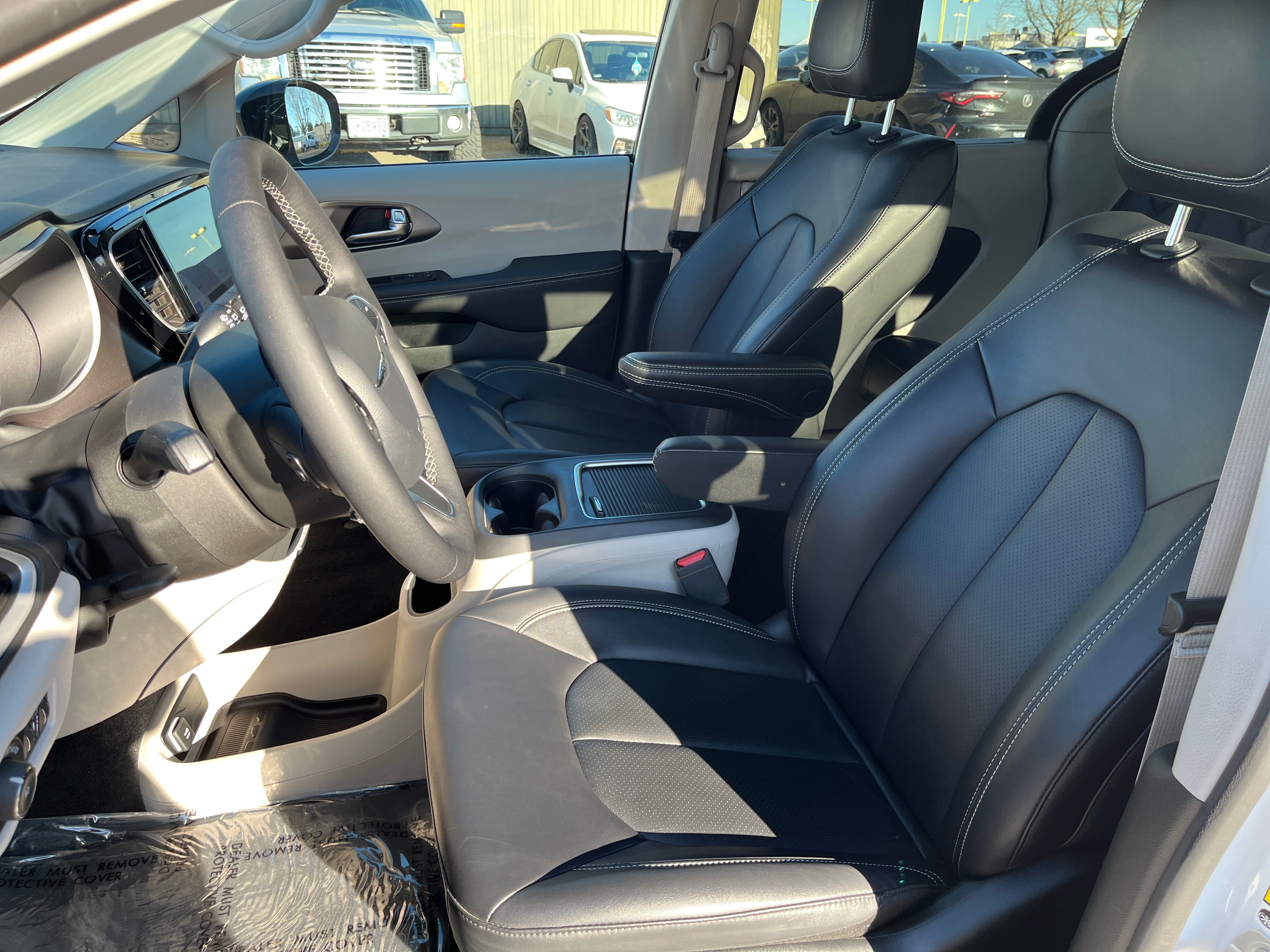 2024 Chrysler Pacifica Touring L 2
