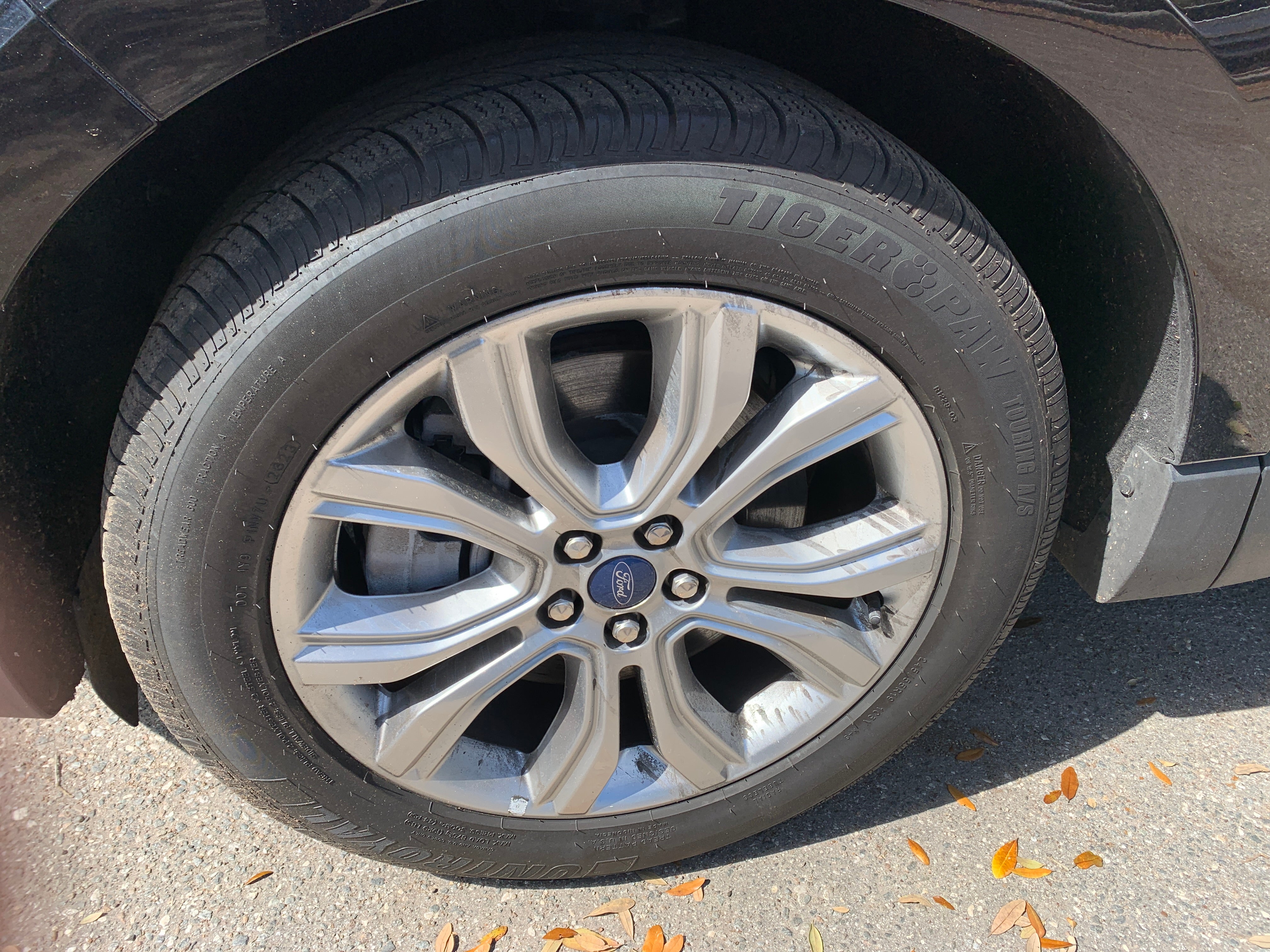 2022 Ford Edge Titanium - Photo 2