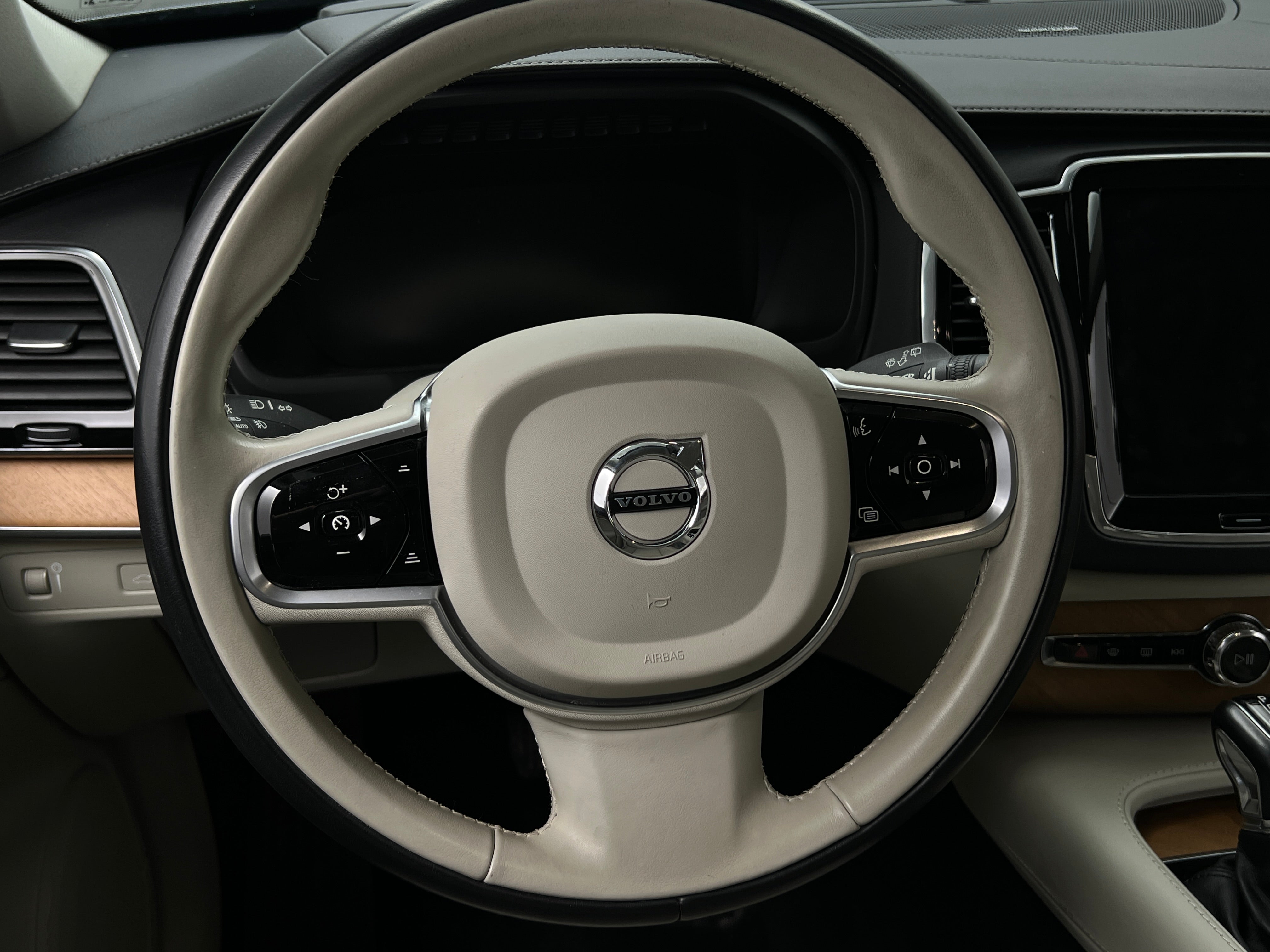 2019 Volvo XC90 T6 Inscription 4