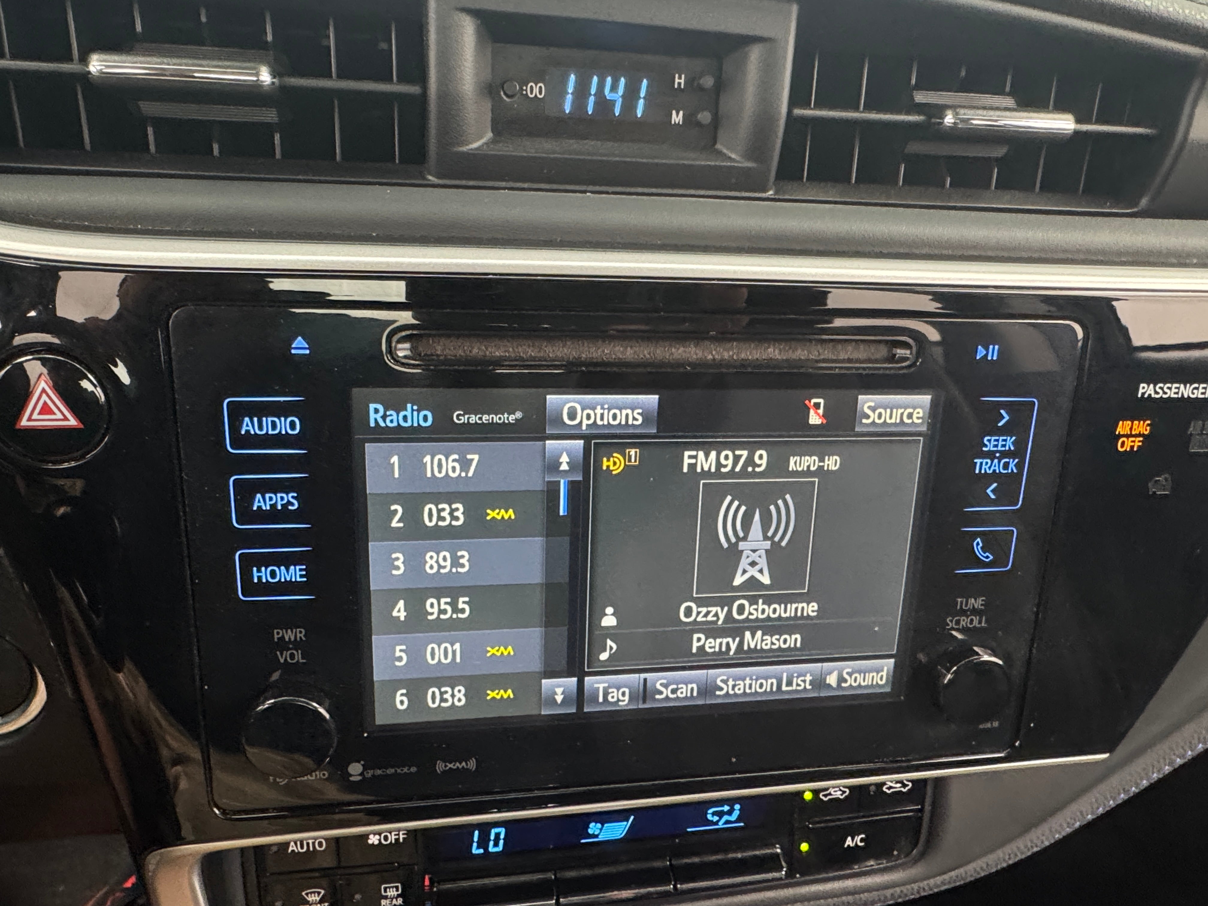 2017 Toyota Corolla SE 4
