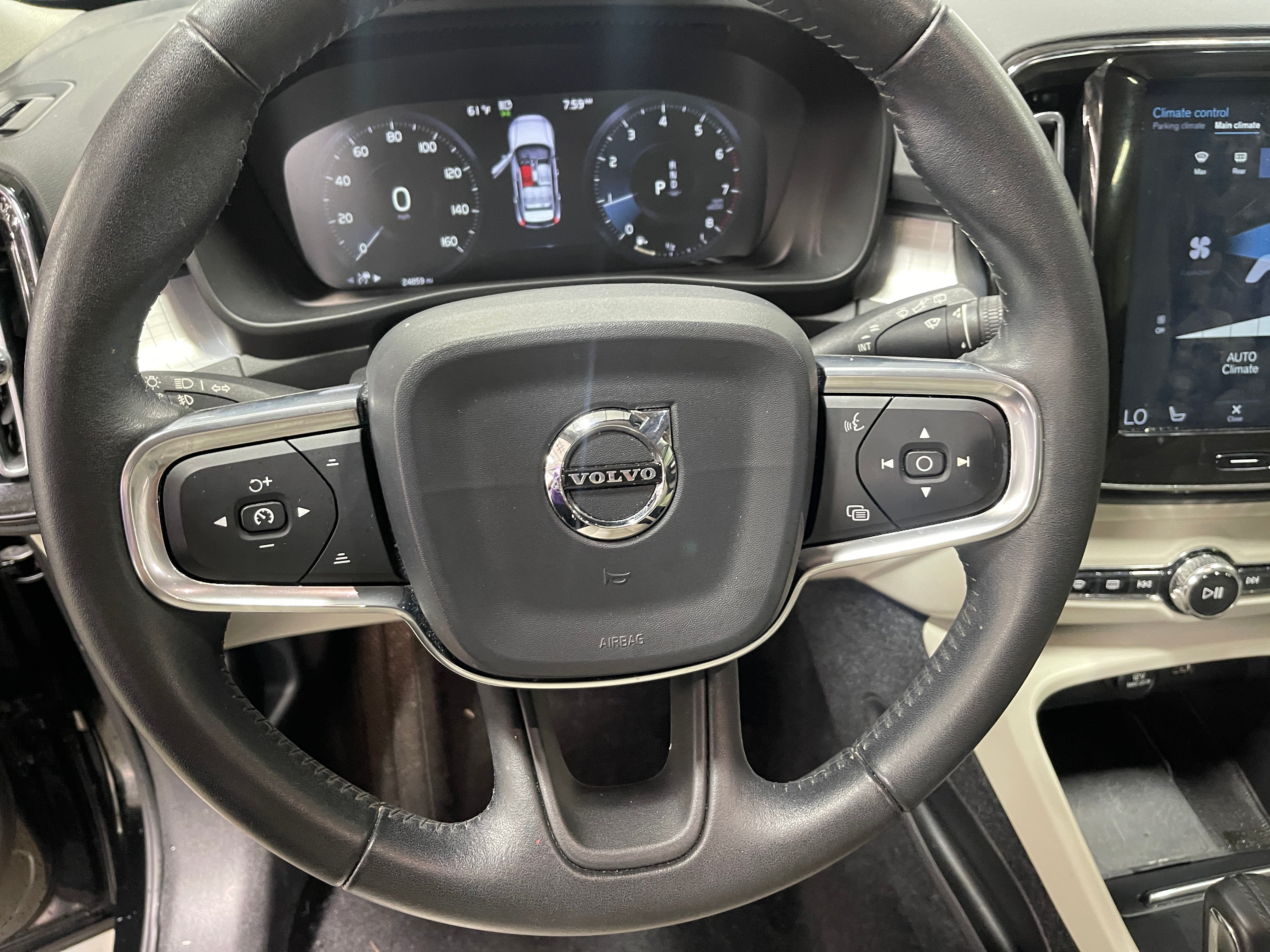 2019 Volvo XC40 T5 Momentum 4