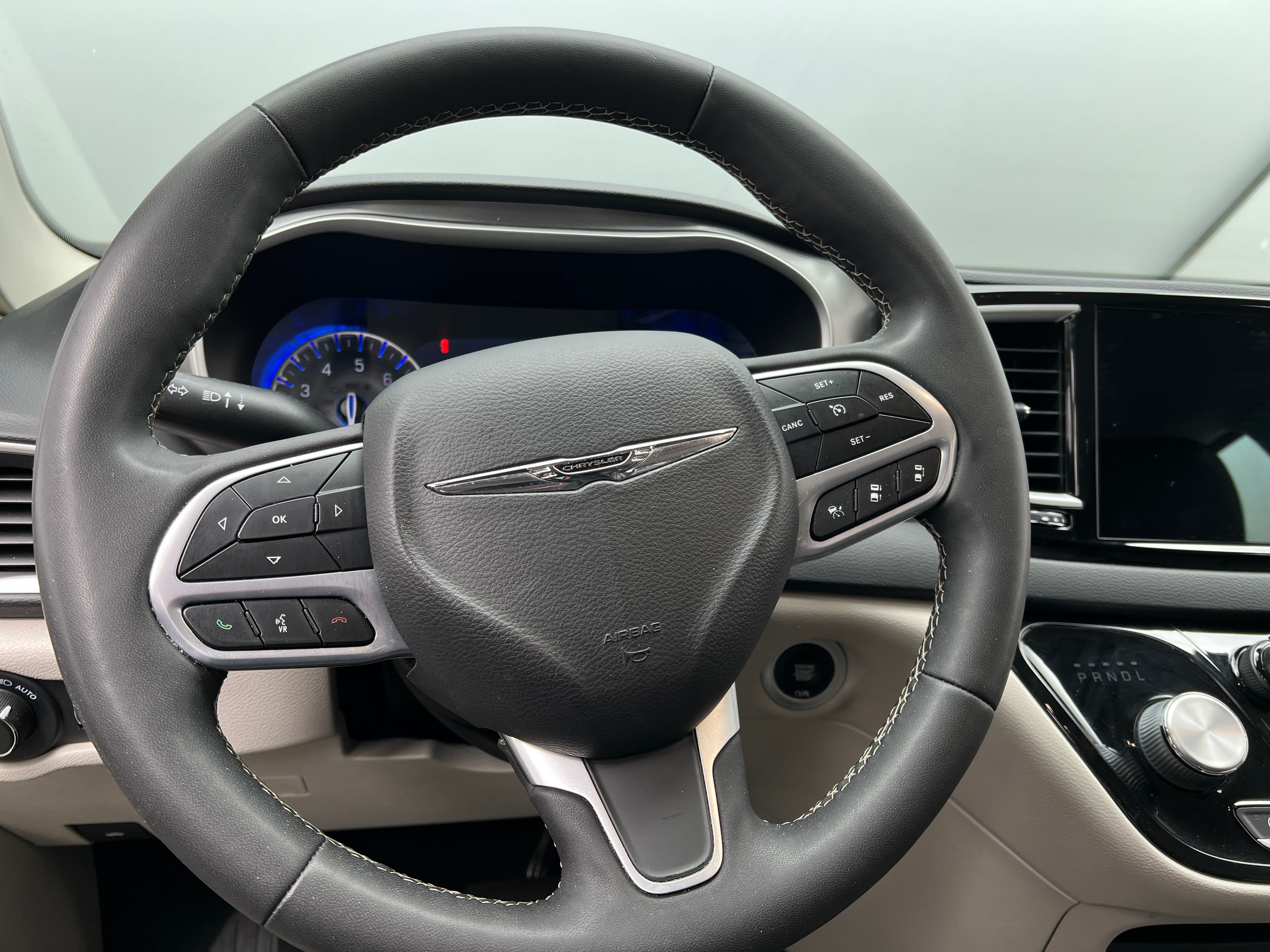 2022 Chrysler Pacifica Touring L 4
