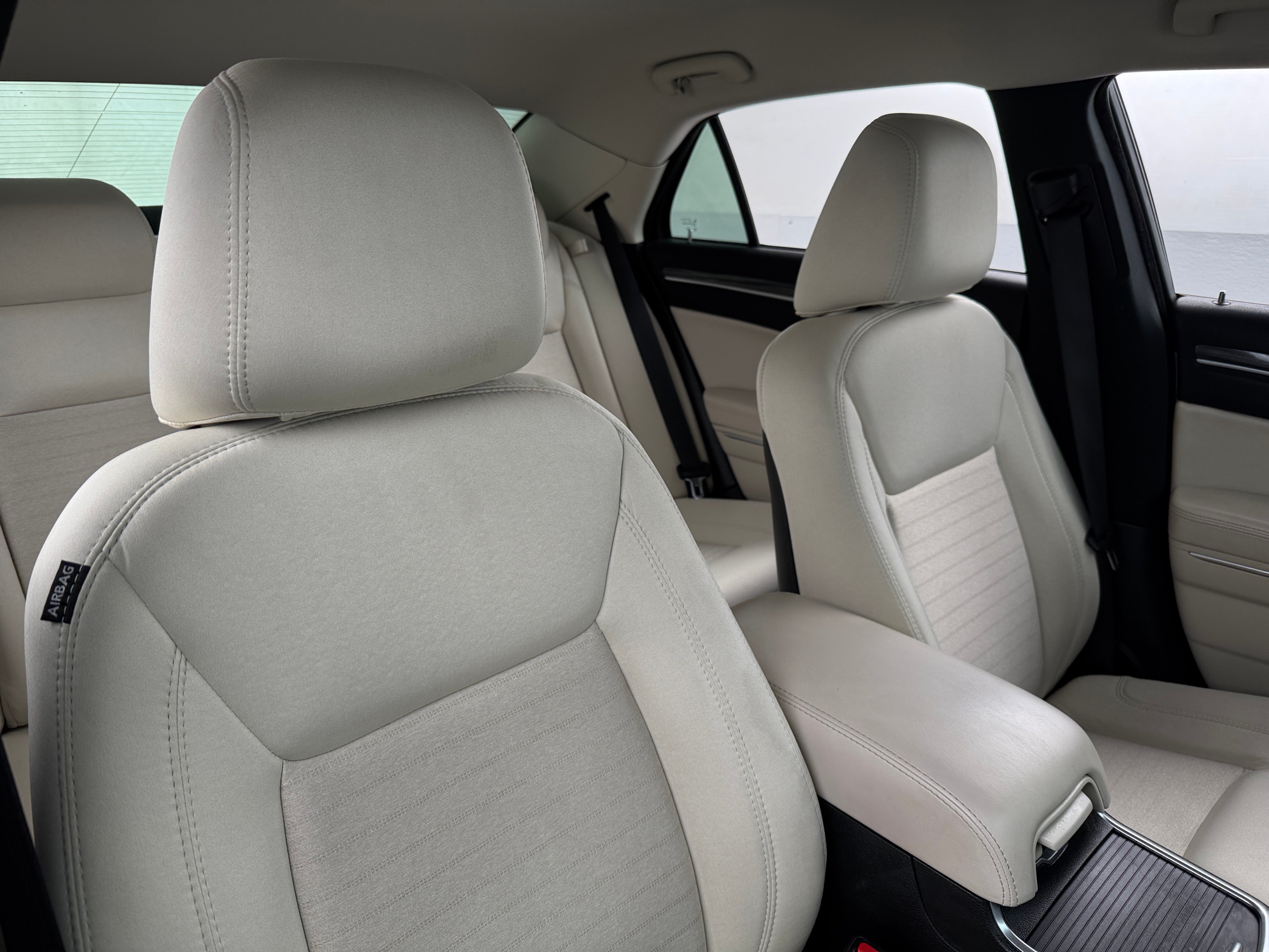 2018 Chrysler 300 Touring 2