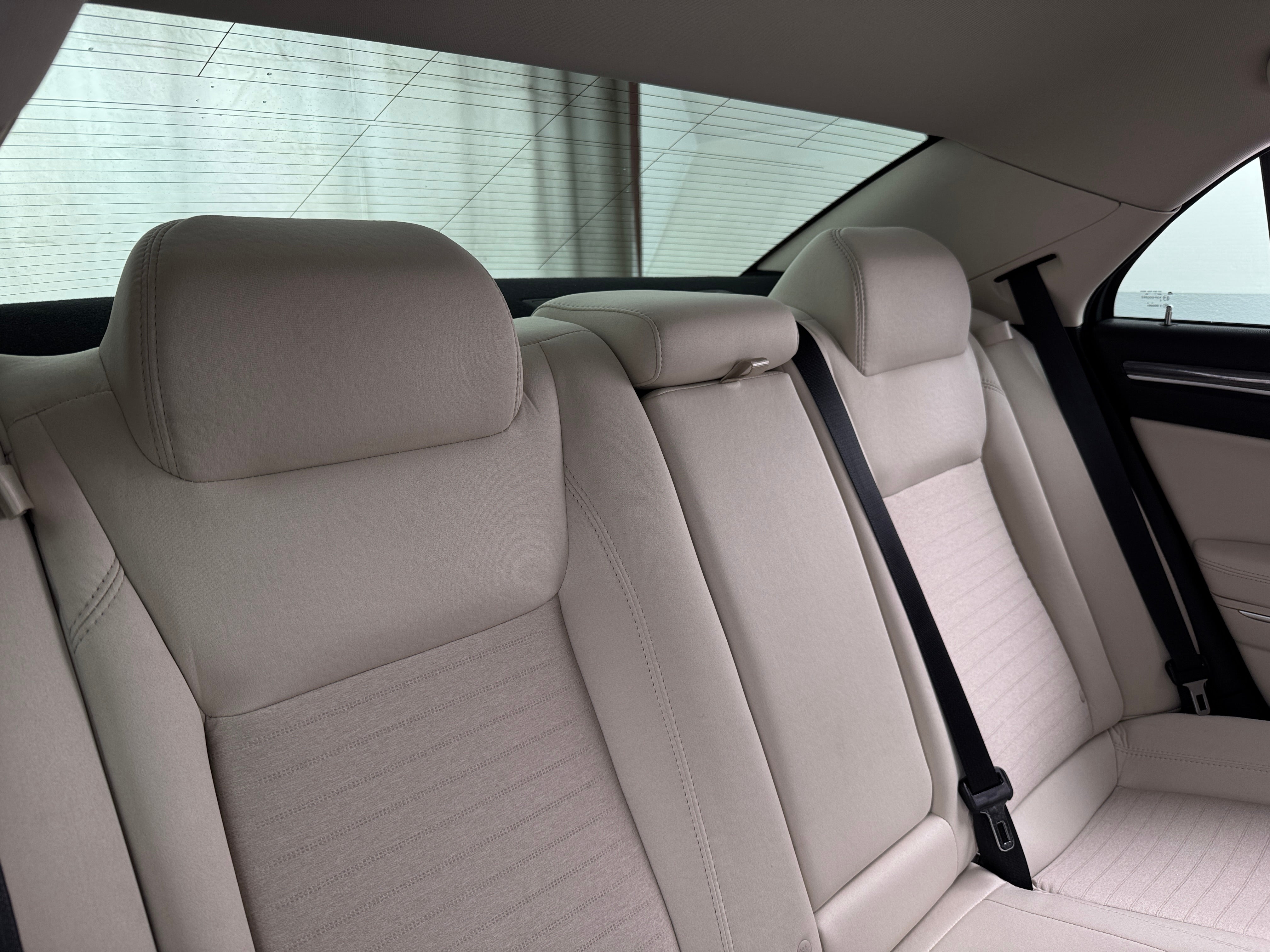 2018 Chrysler 300 Touring 6