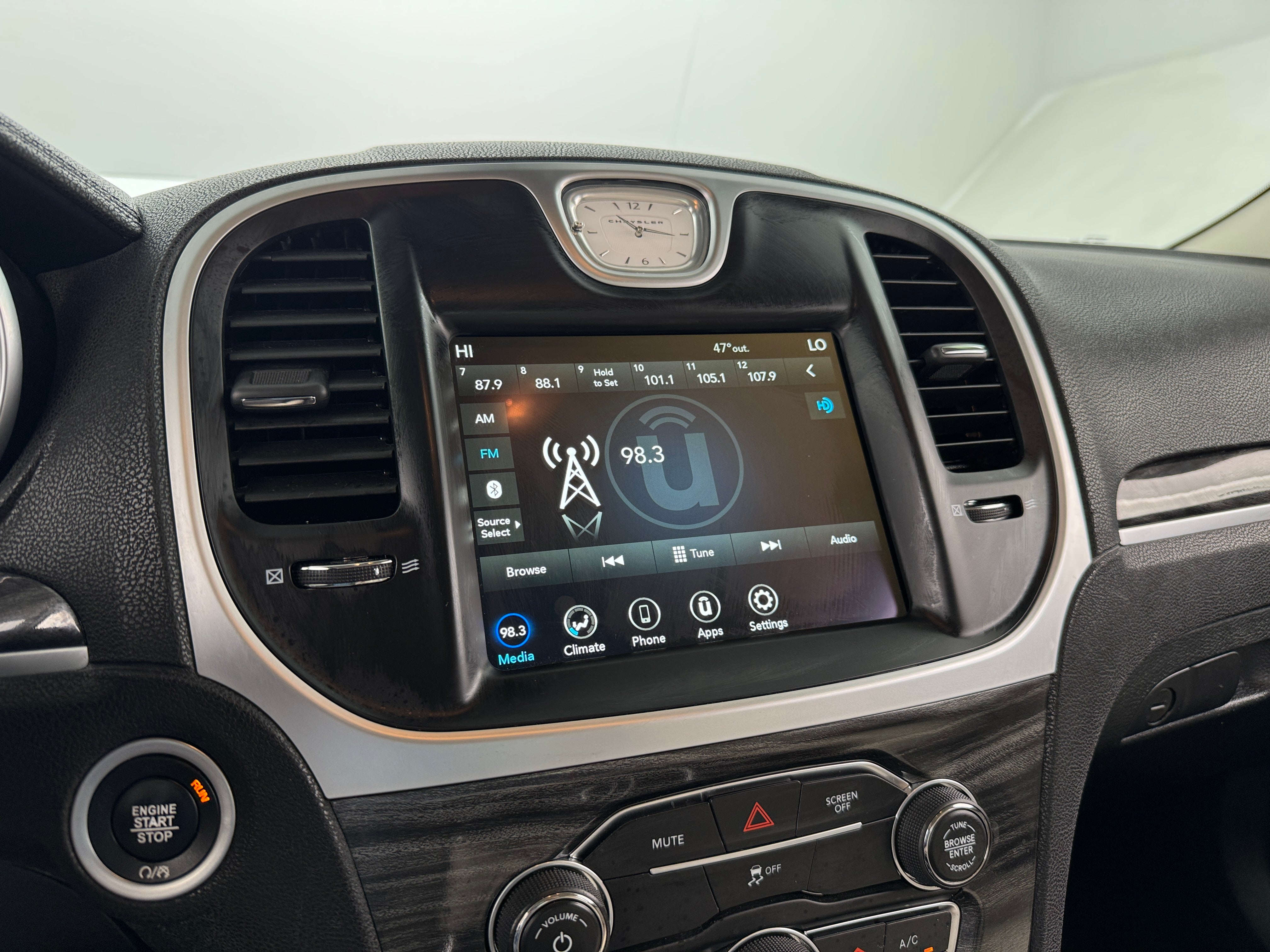 2018 Chrysler 300 Touring 4