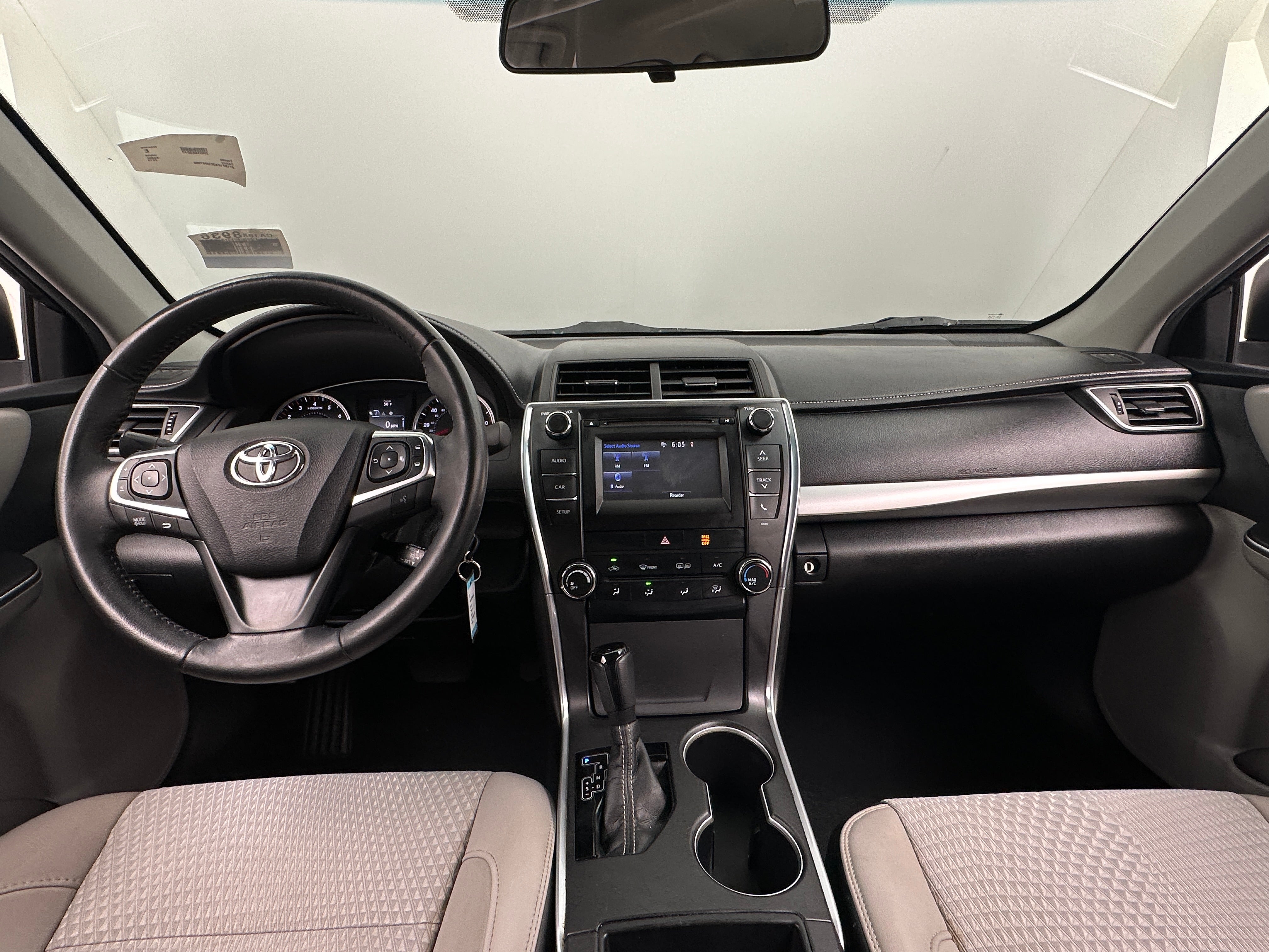 2015 Toyota Camry SE 3