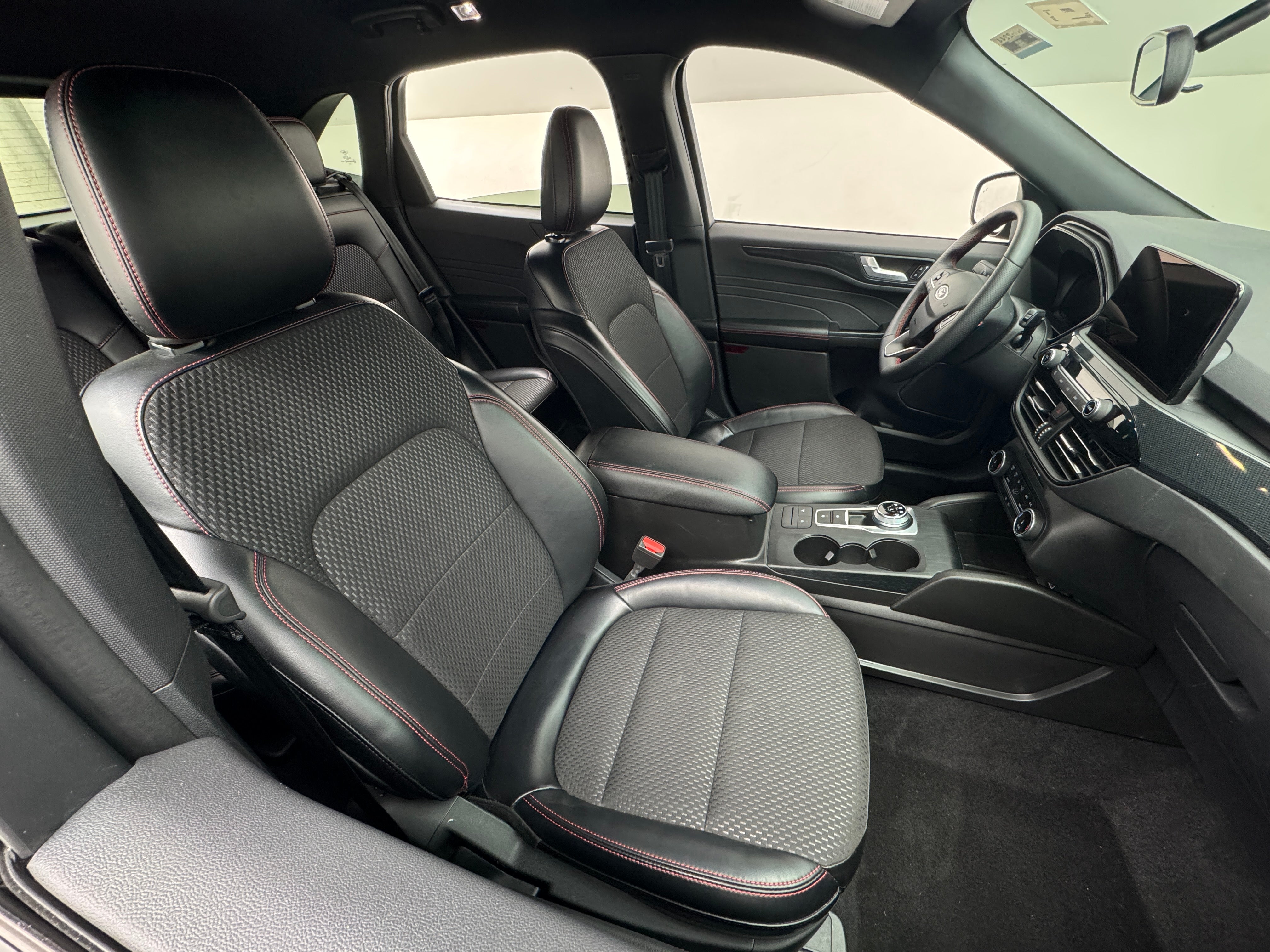 2024 Ford Escape ST-Line 2