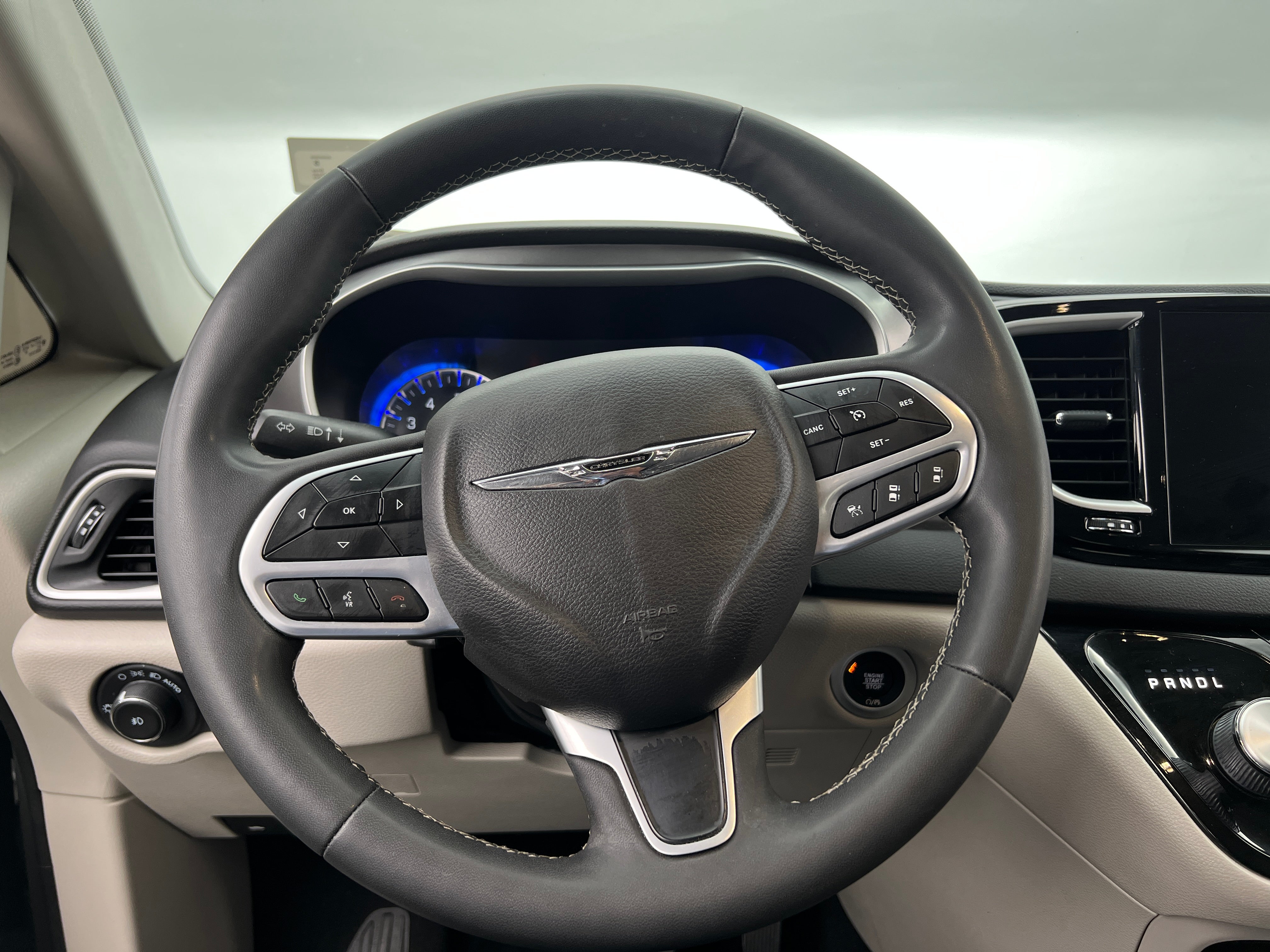 2022 Chrysler Pacifica Touring L 4