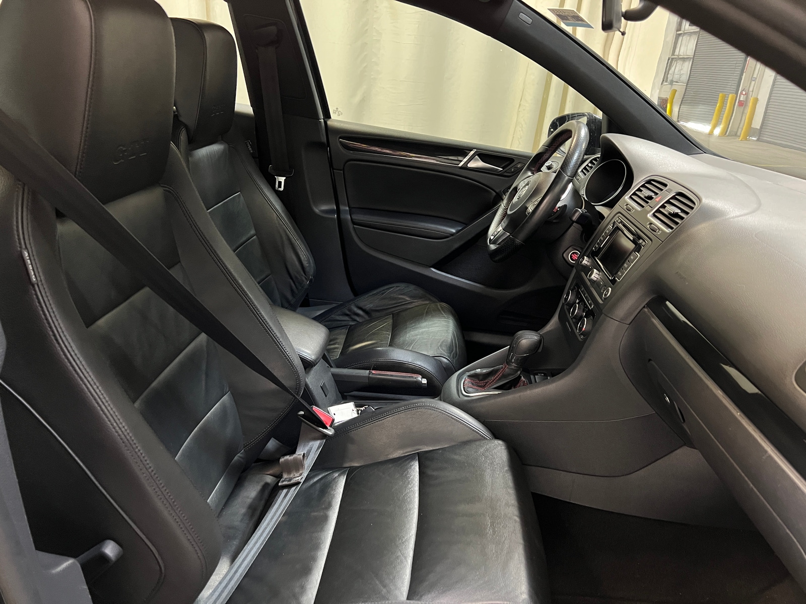 Thumbnail: 2011 Volkswagen Golf - 2