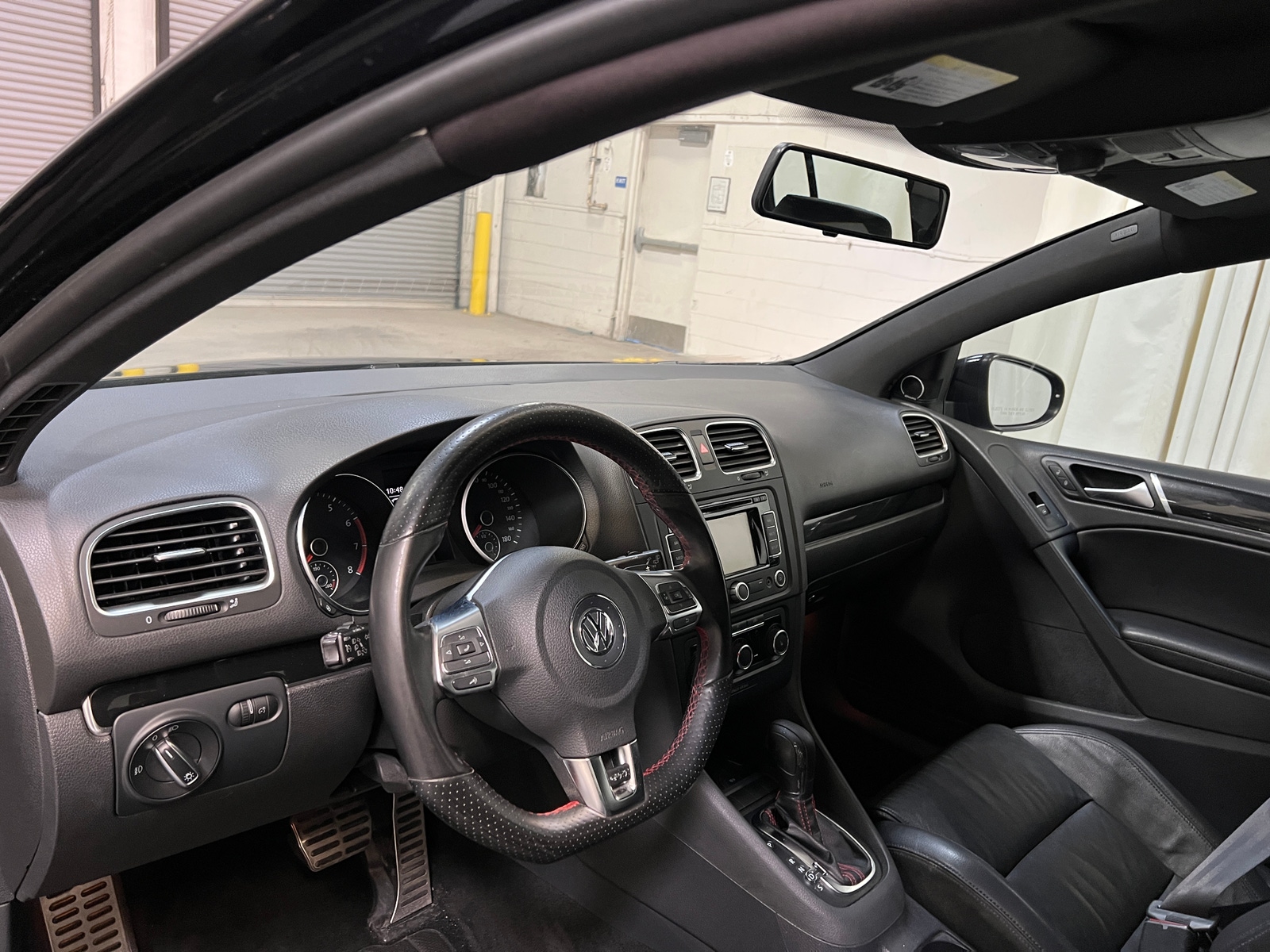Thumbnail: 2011 Volkswagen Golf - 3