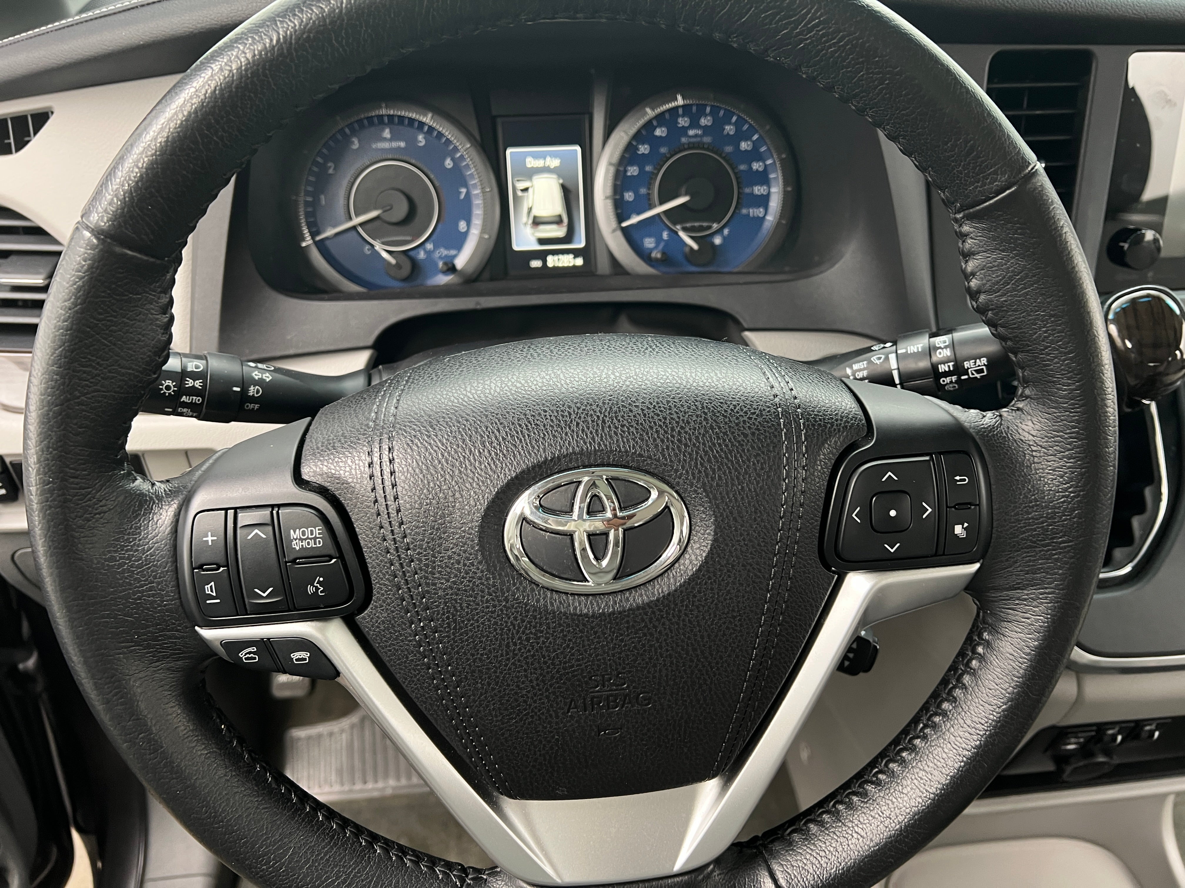 2015 Toyota Sienna XLE 4