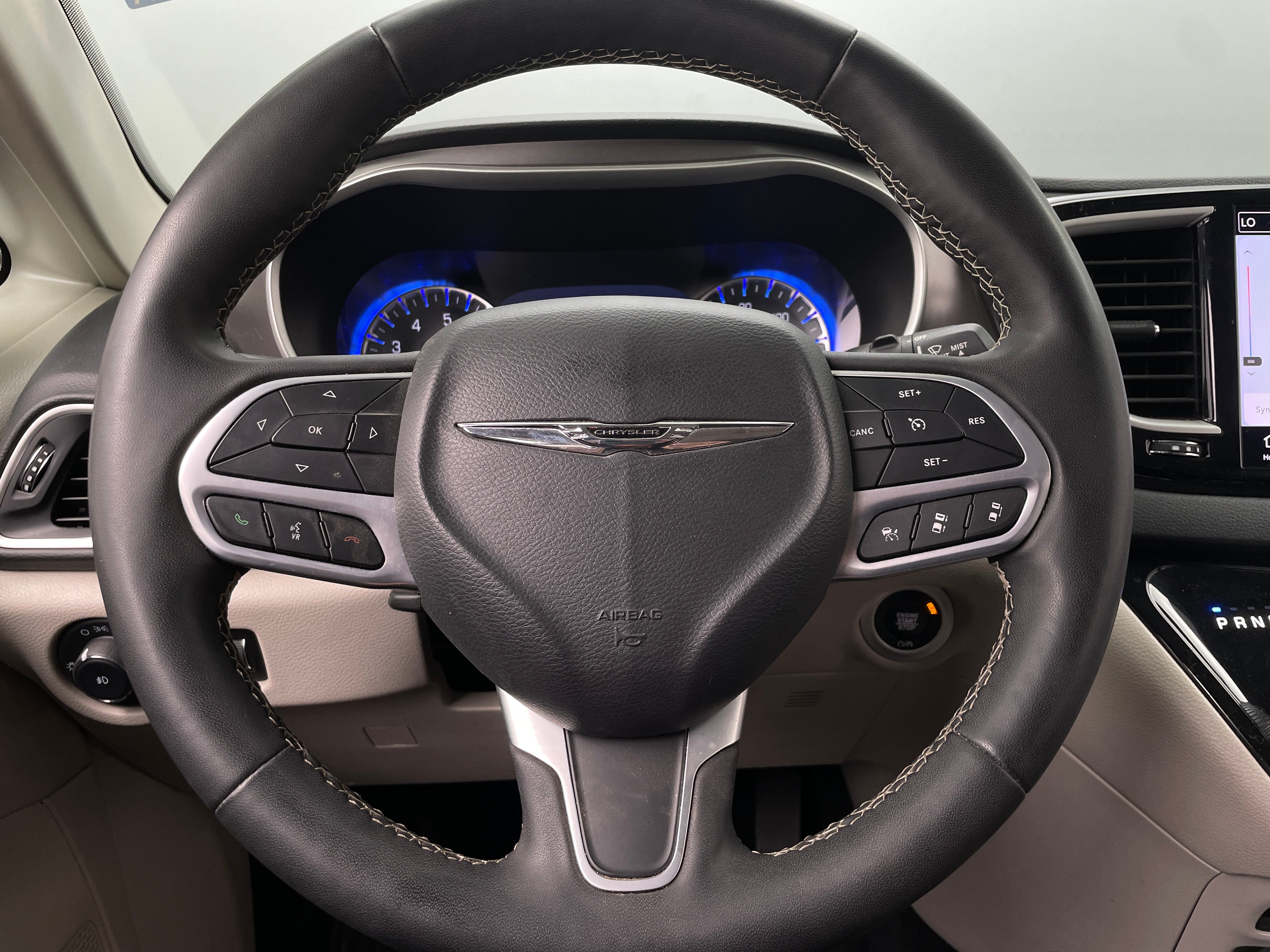 2022 Chrysler Pacifica Touring L 4