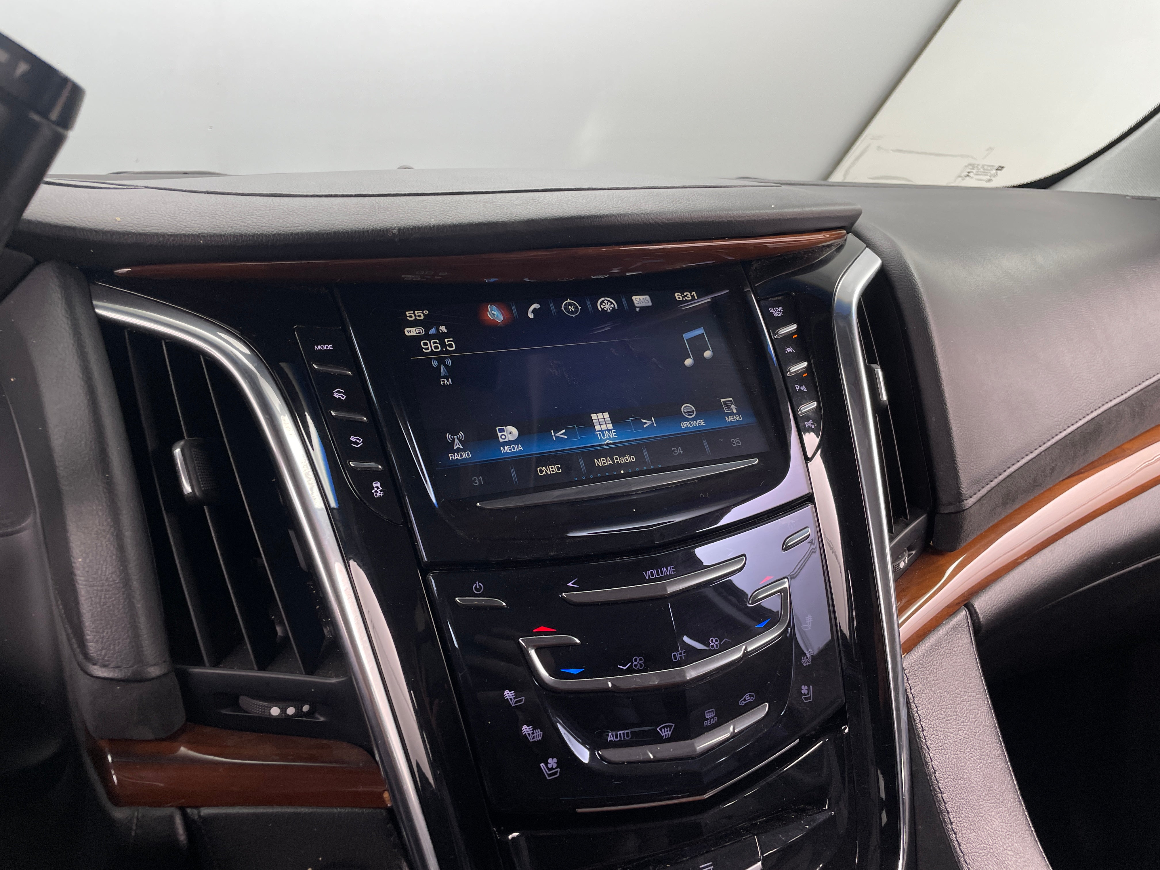 2017 Cadillac Escalade Luxury 3