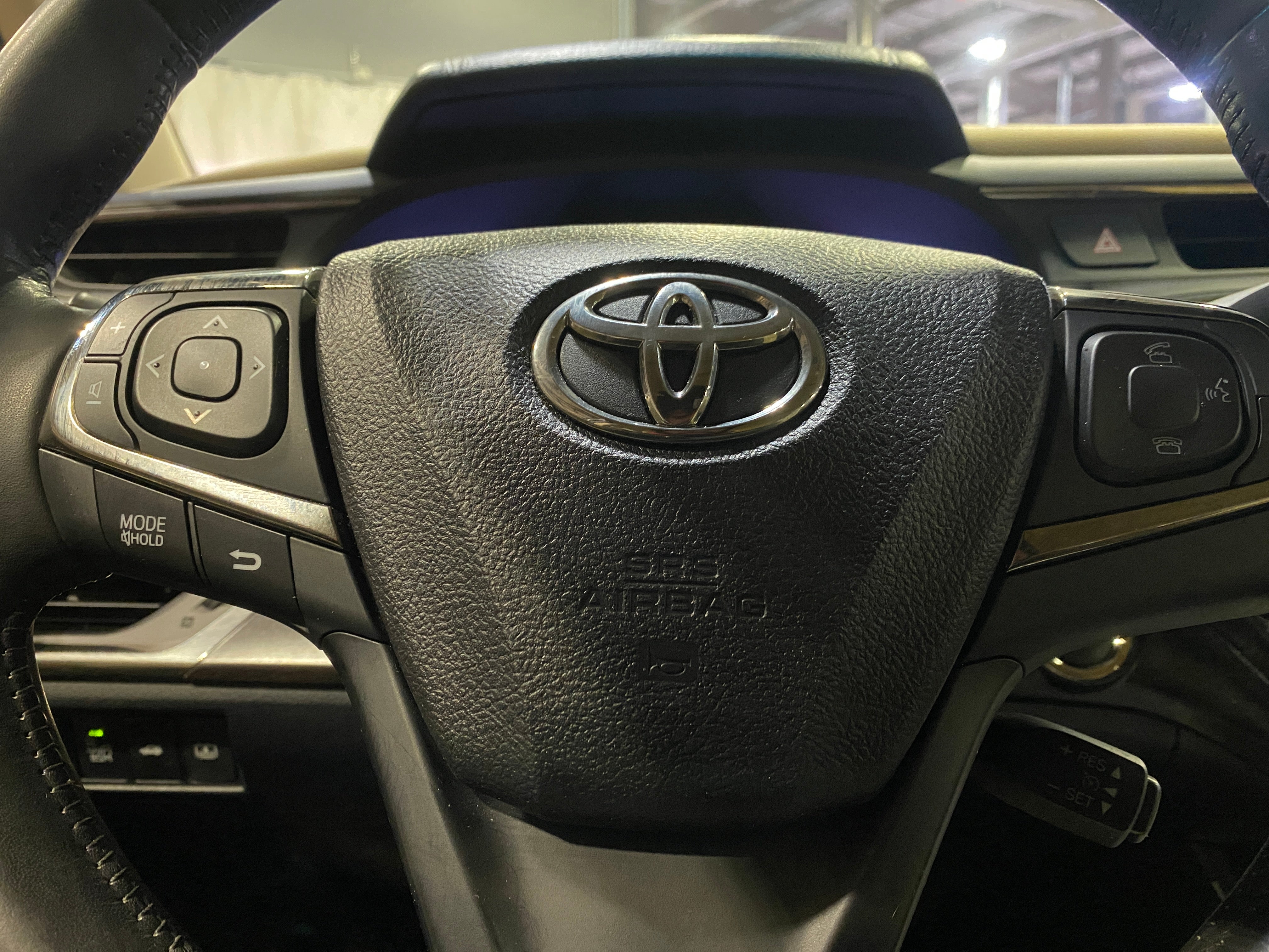 2016 Toyota Avalon Limited 4