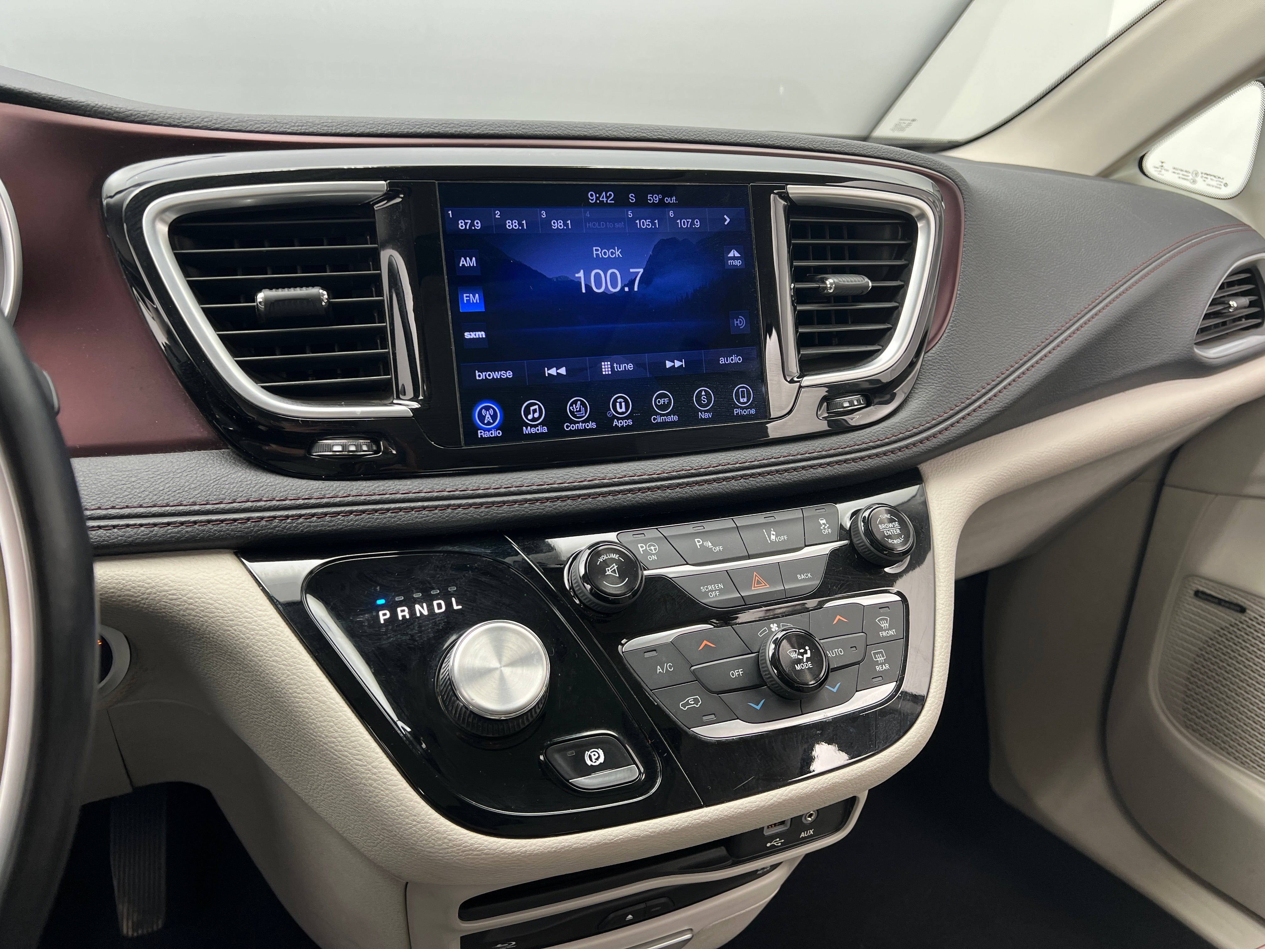 2017 Chrysler Pacifica Limited 3