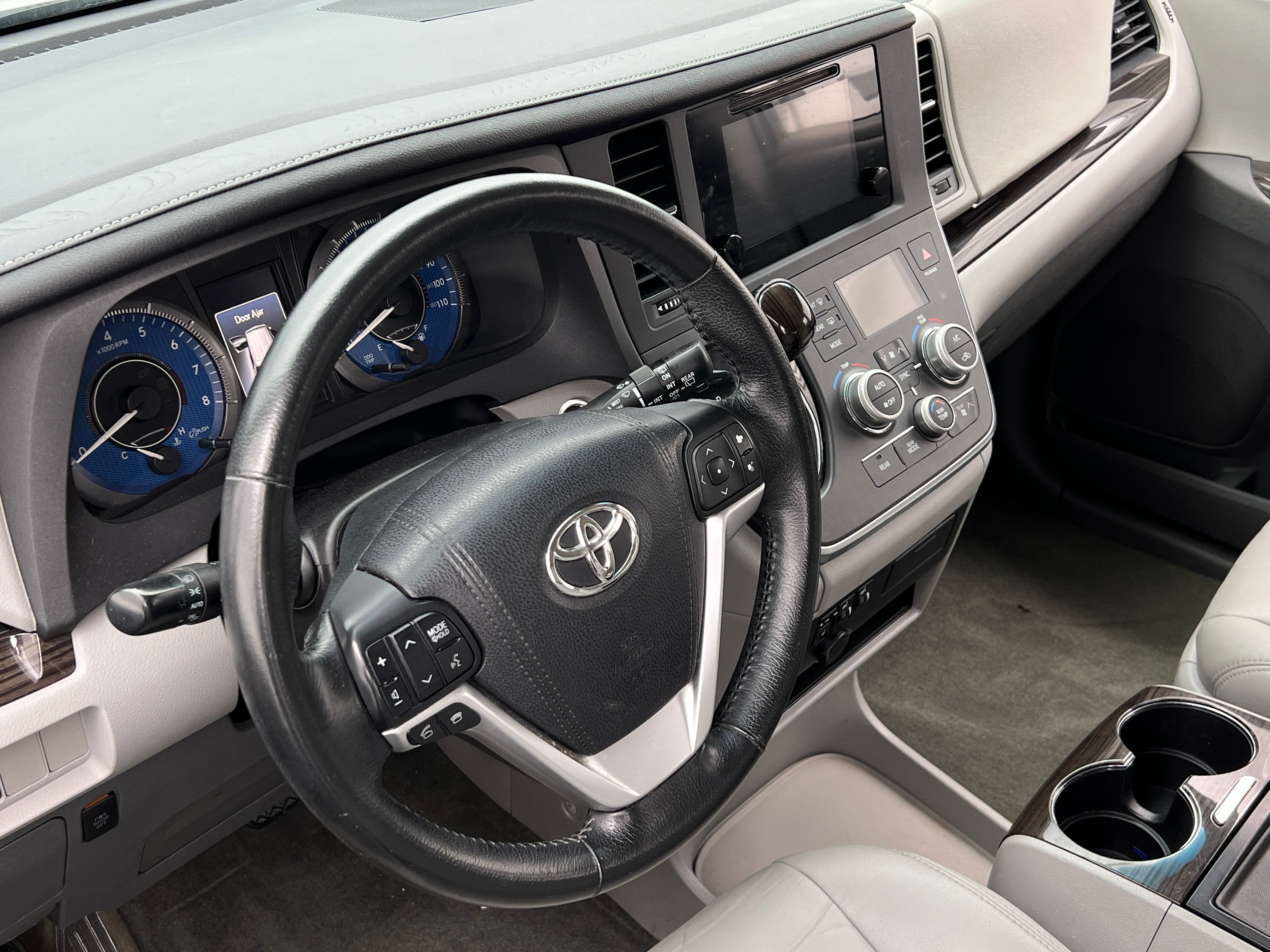 2015 Toyota Sienna XLE 5