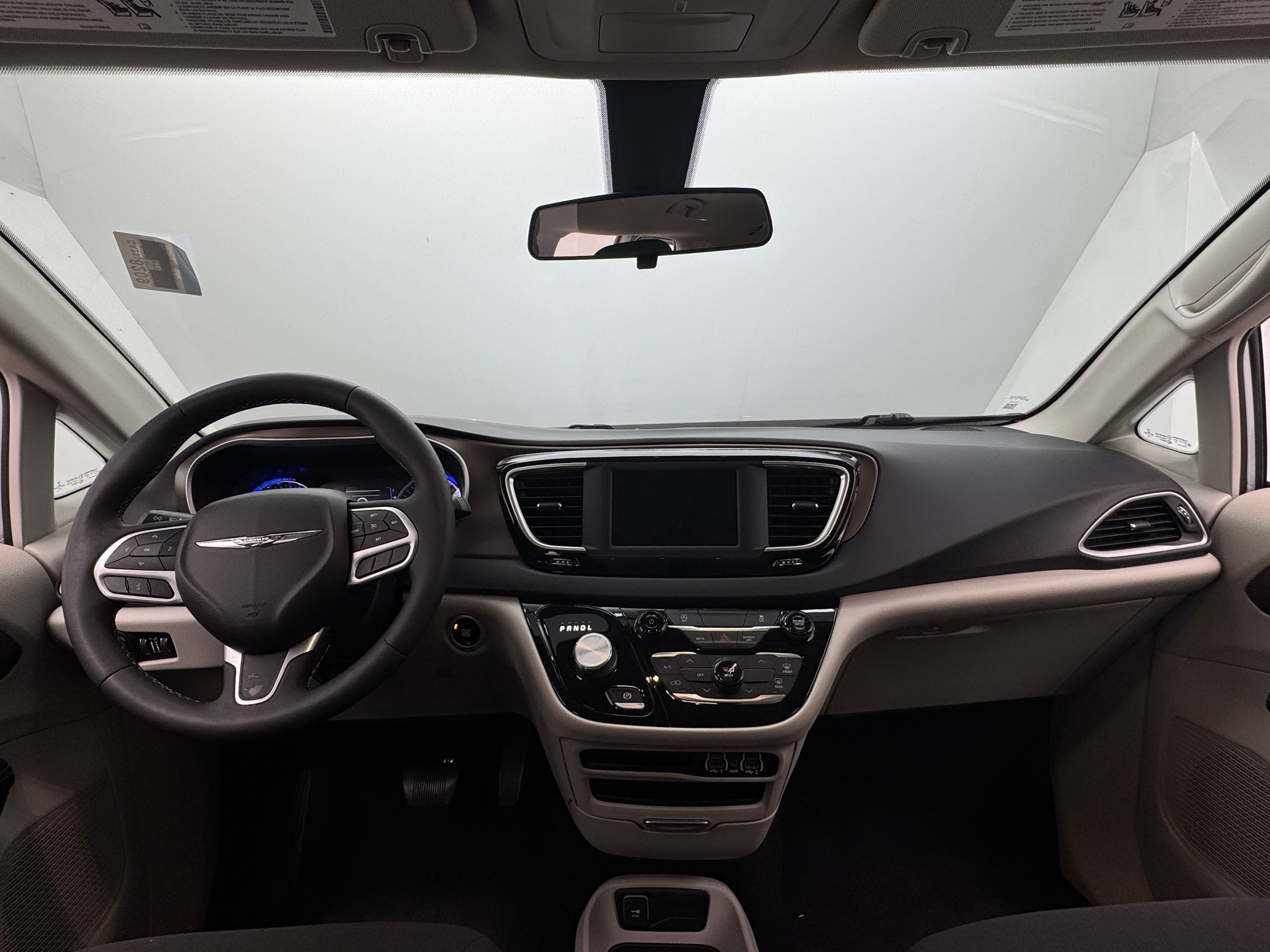 2022 Chrysler Voyager LX 3