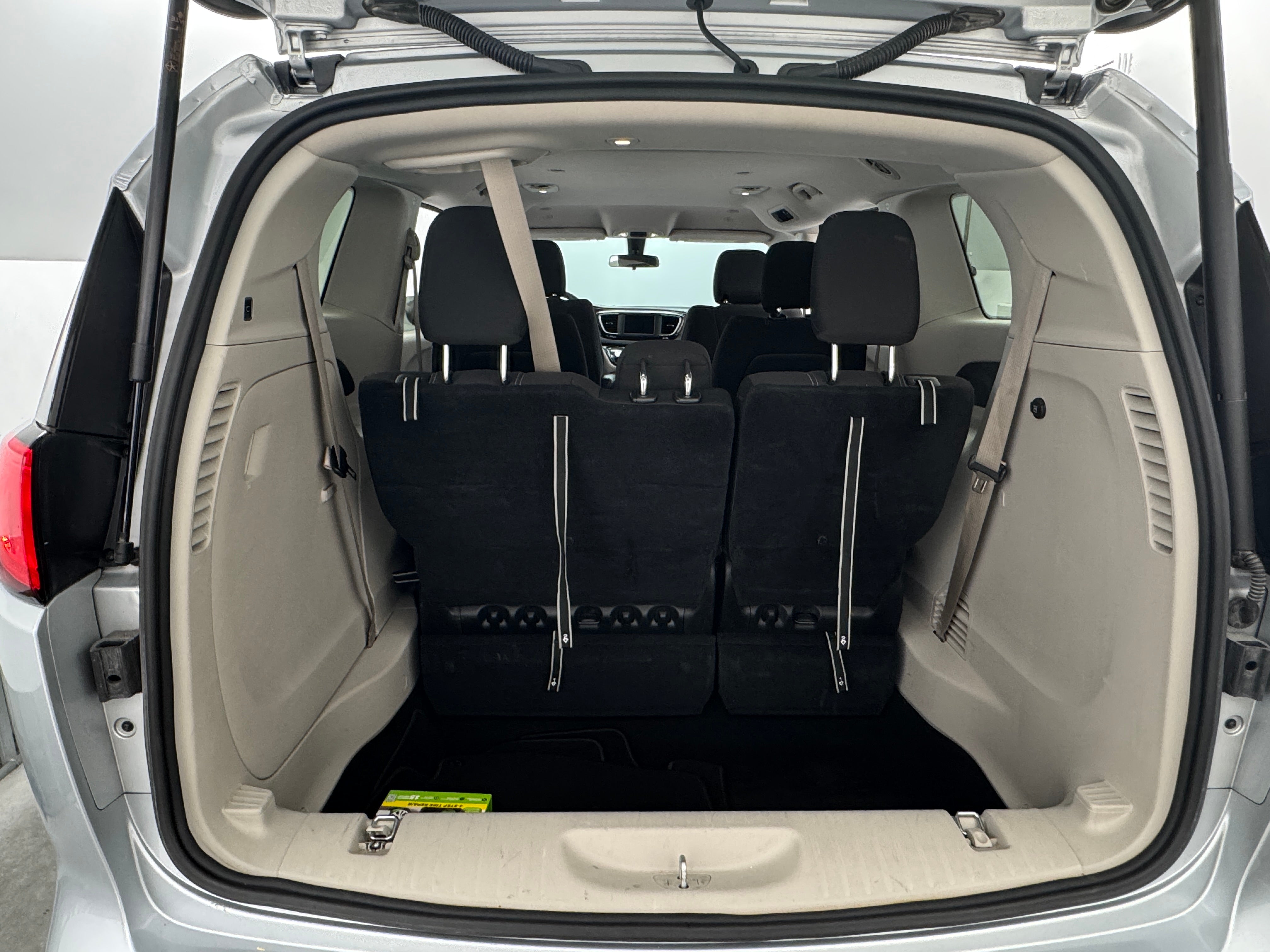 2022 Chrysler Voyager LX 7