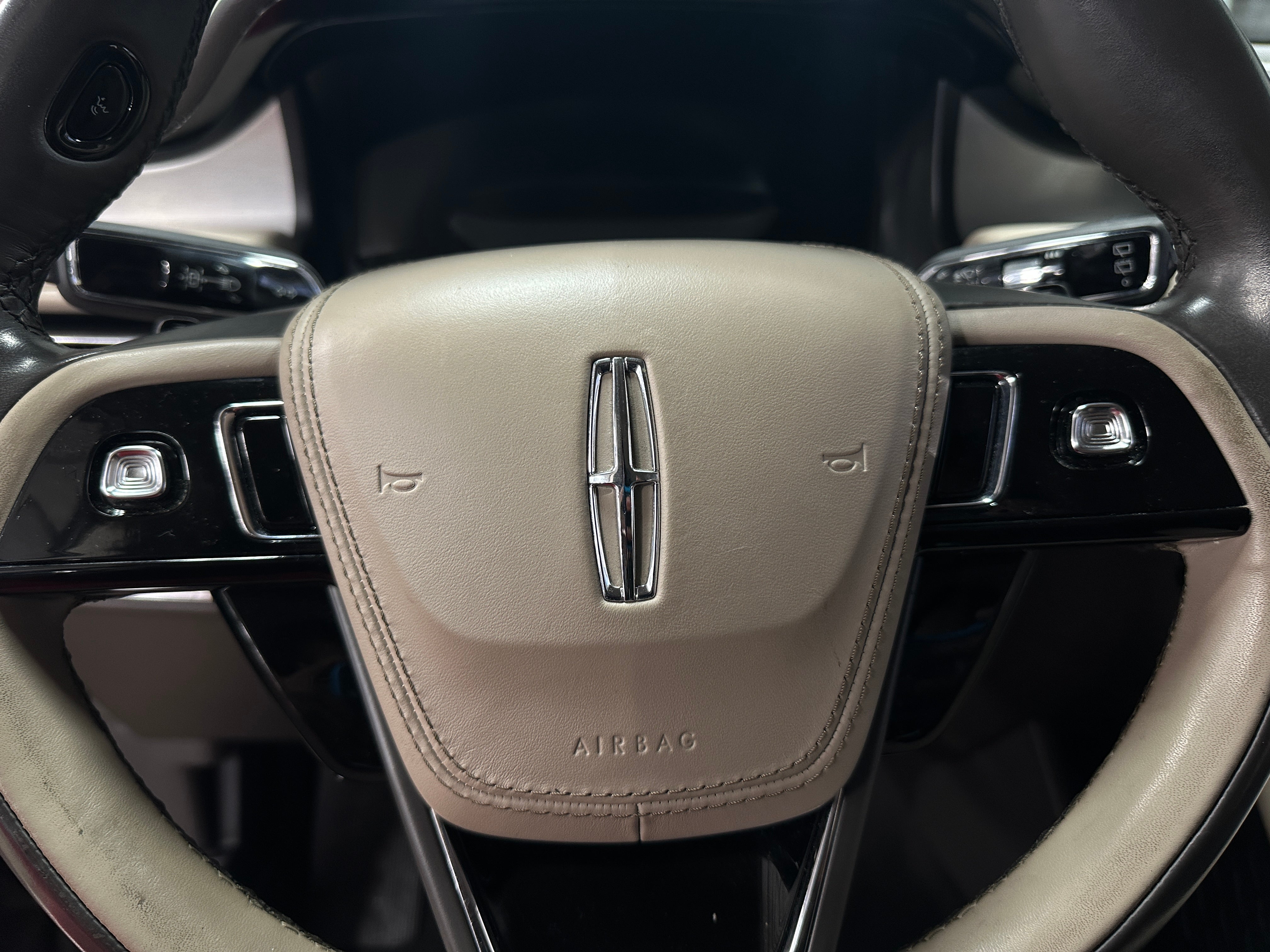 2020 Lincoln Aviator  4