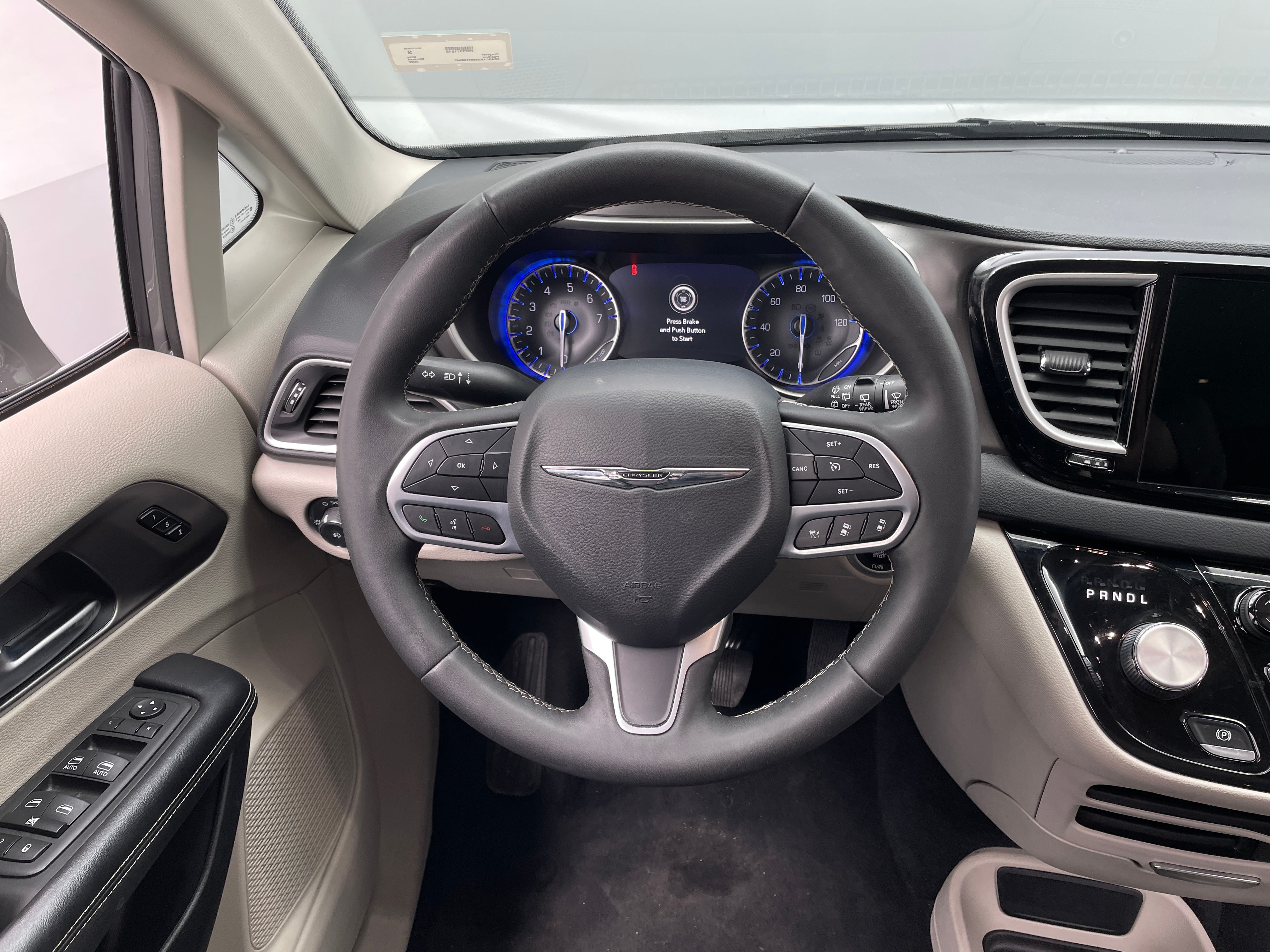 2022 Chrysler Pacifica Touring L 4