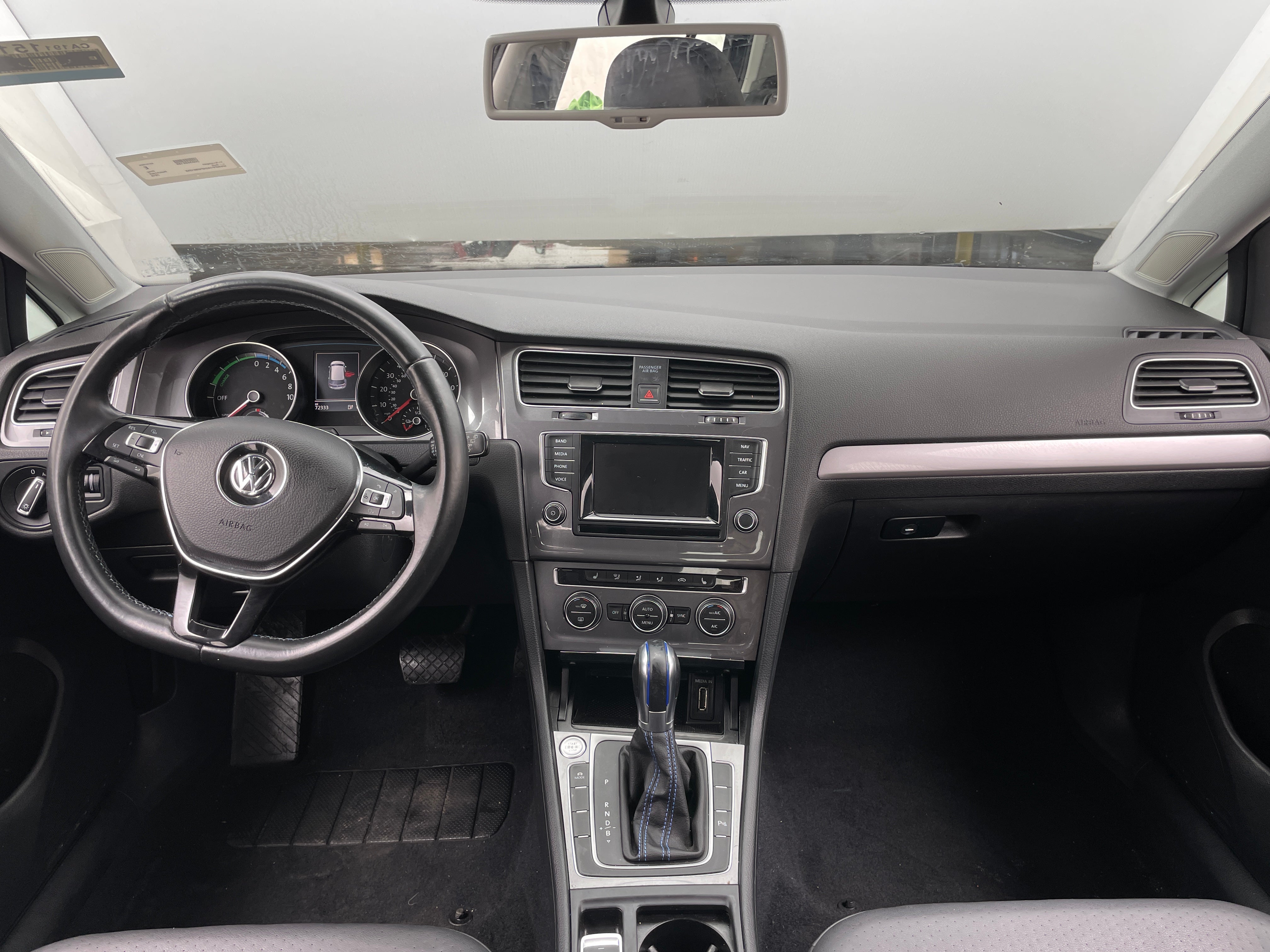 2015 Volkswagen e-Golf SEL Premium 2