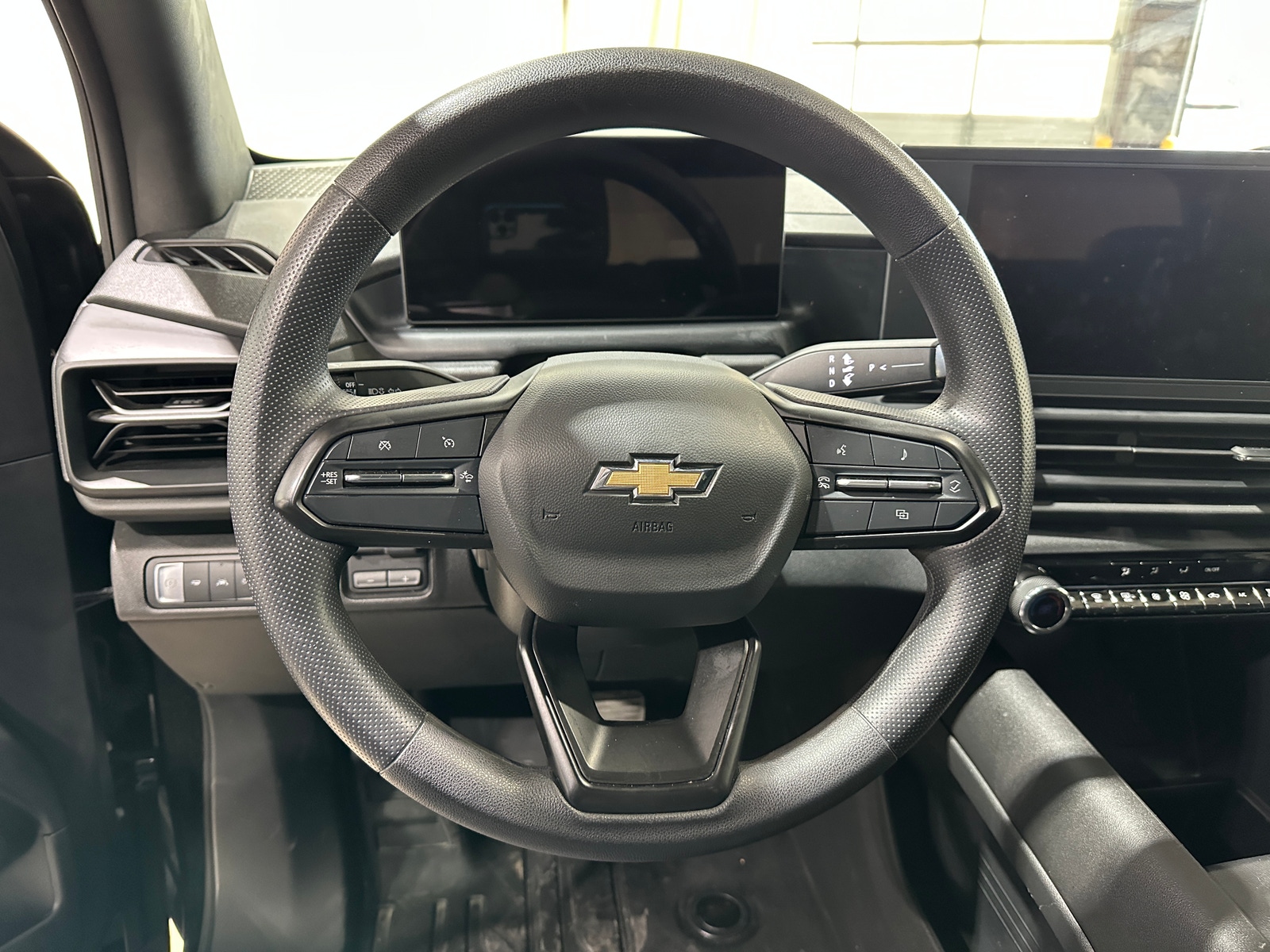 Thumbnail: 2024 Chevrolet Silverado EV - 5