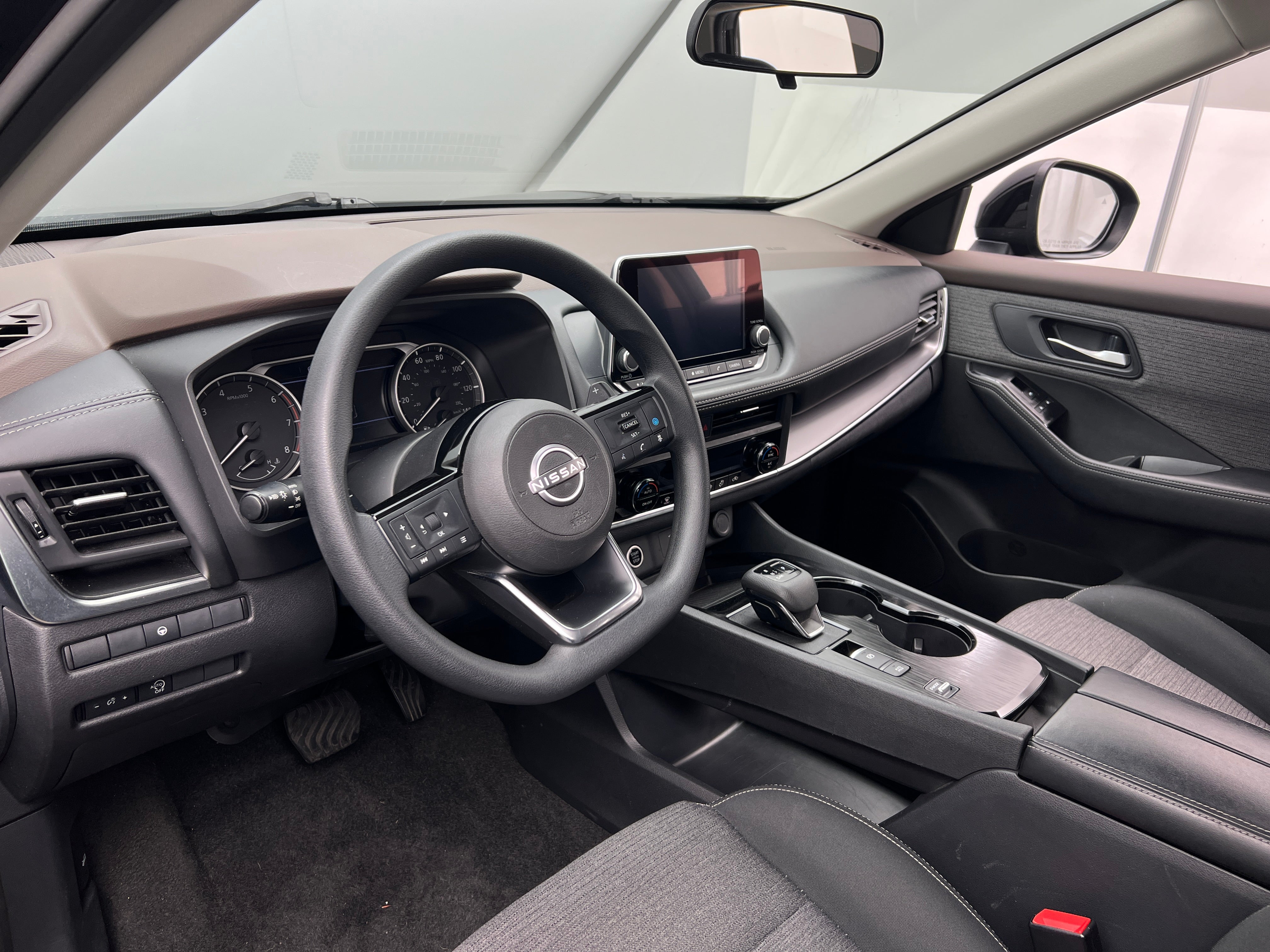 2023 Nissan Rogue SV 3