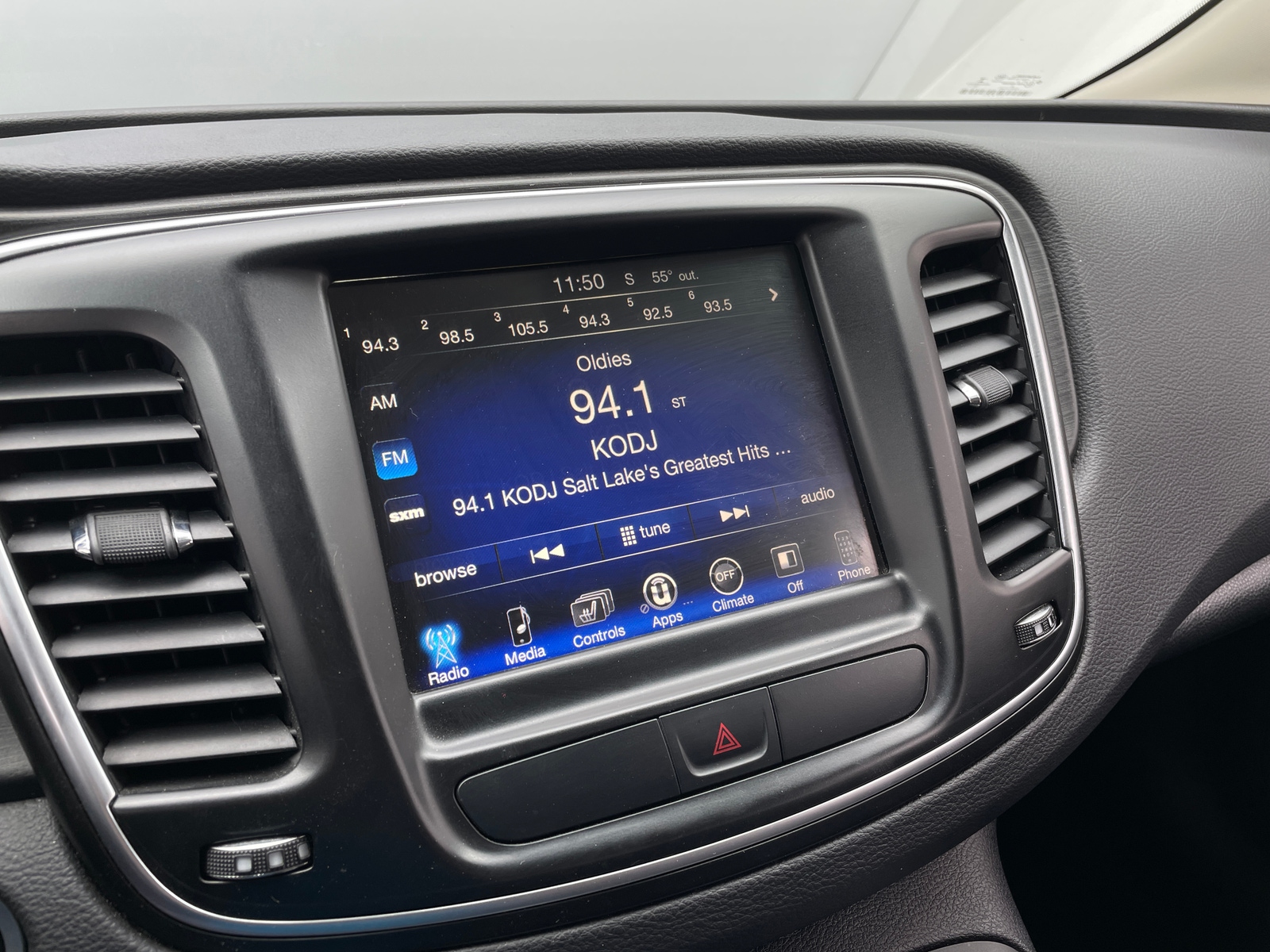 Thumbnail: 2017 Chrysler 200 - 3