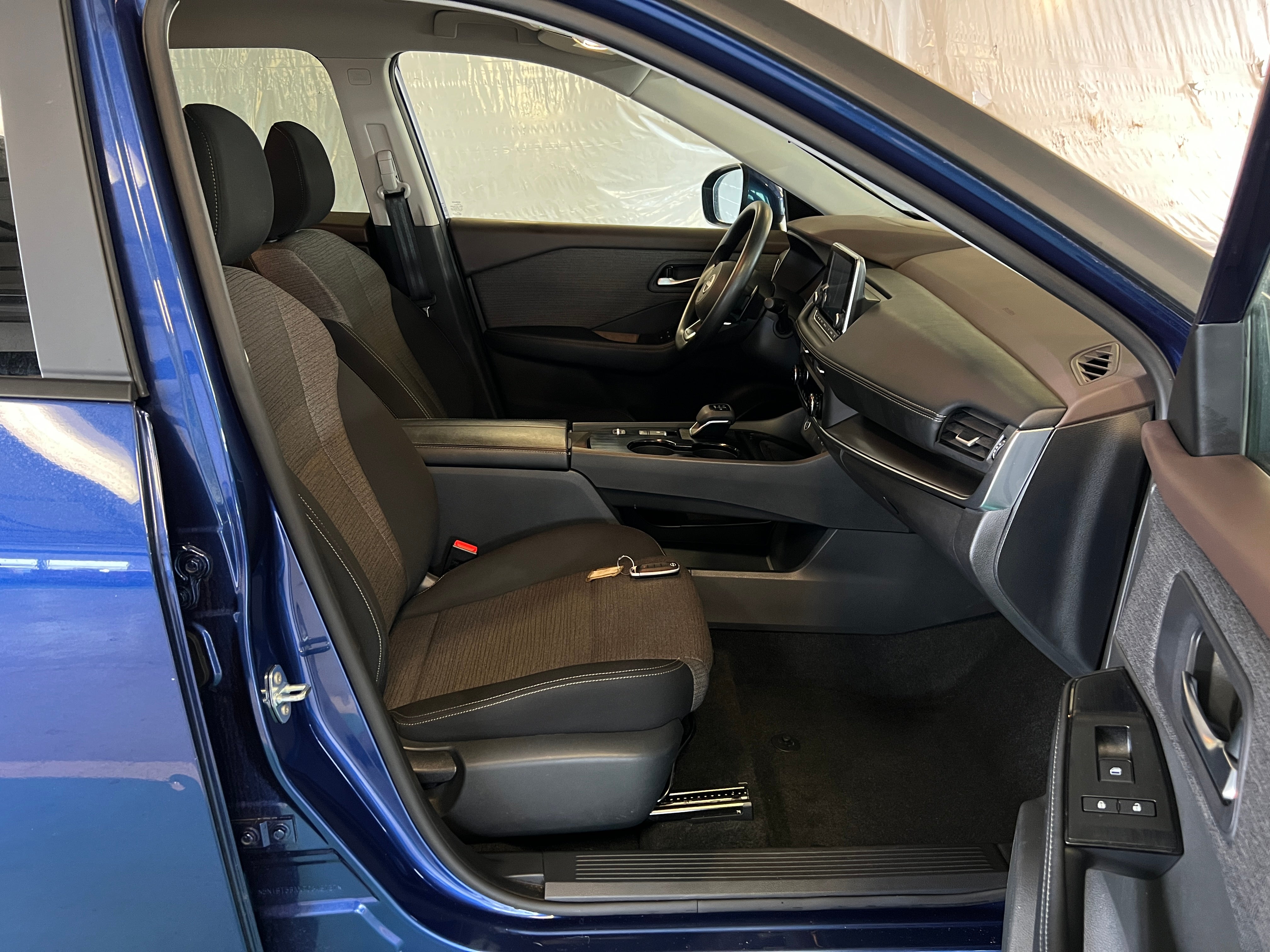 2023 Nissan Rogue SV 2