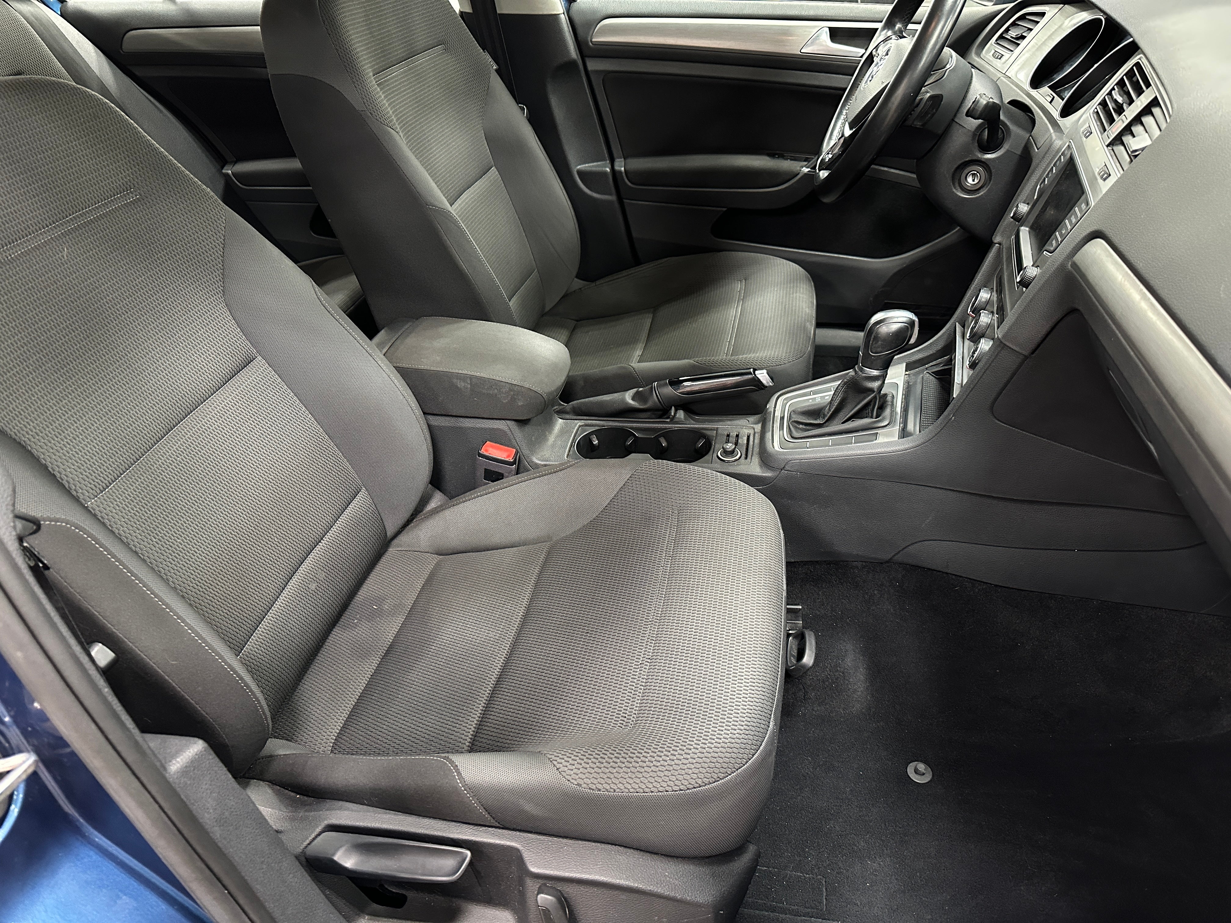 2017 Volkswagen Golf S 2